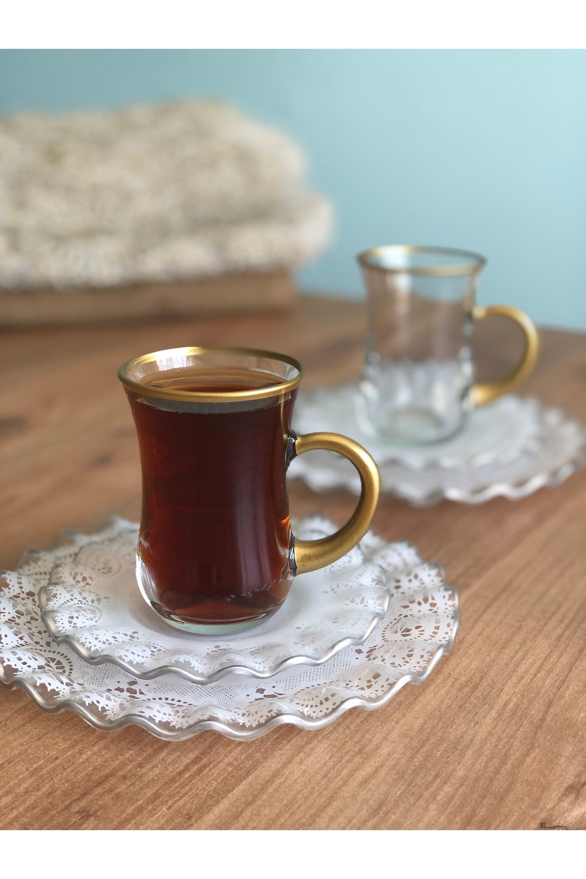 B&M Gümüş Dantel Desenli Kıvrımlı 18 Parça Çay Keyfi Seti (Kulplu Bardak)