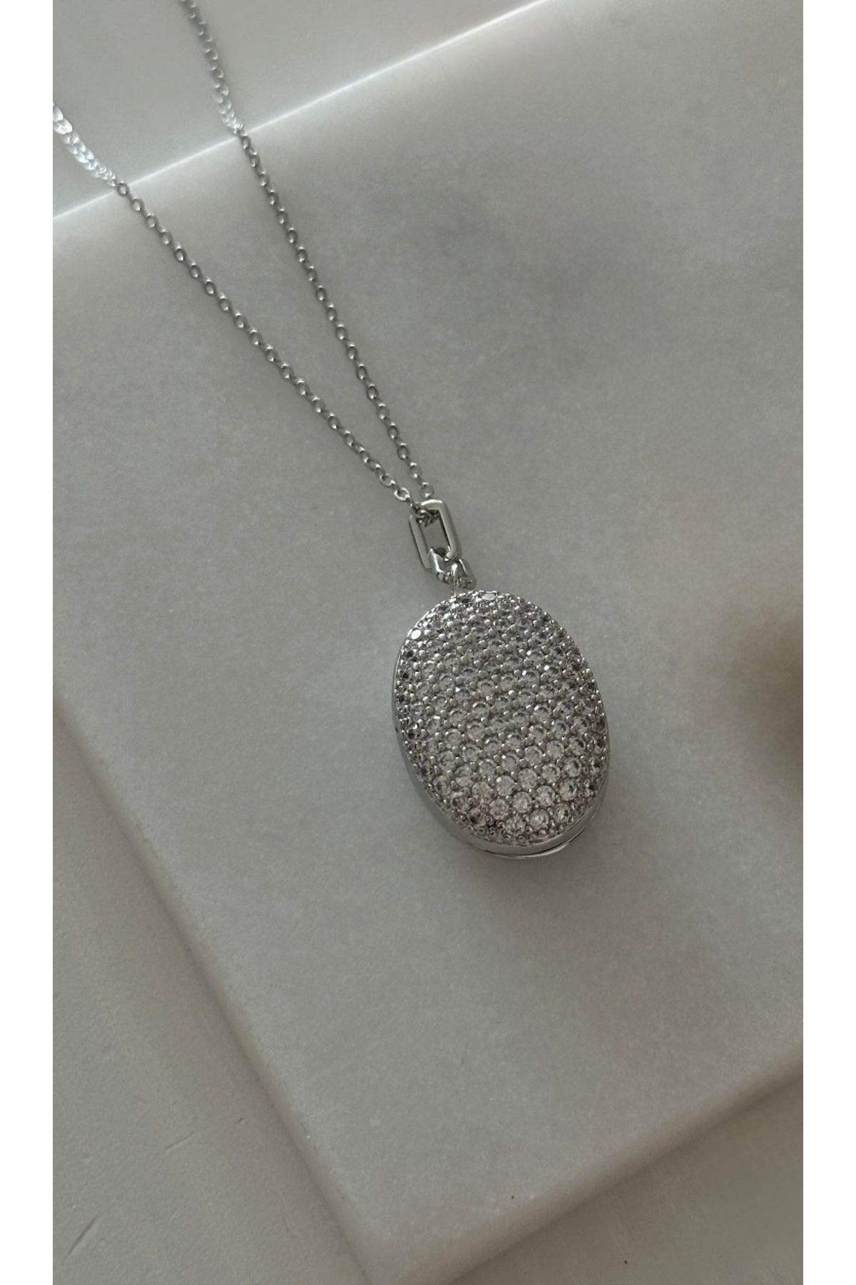 ANKA Accessories Vip Taşlı Oval Kapaklı Kolye