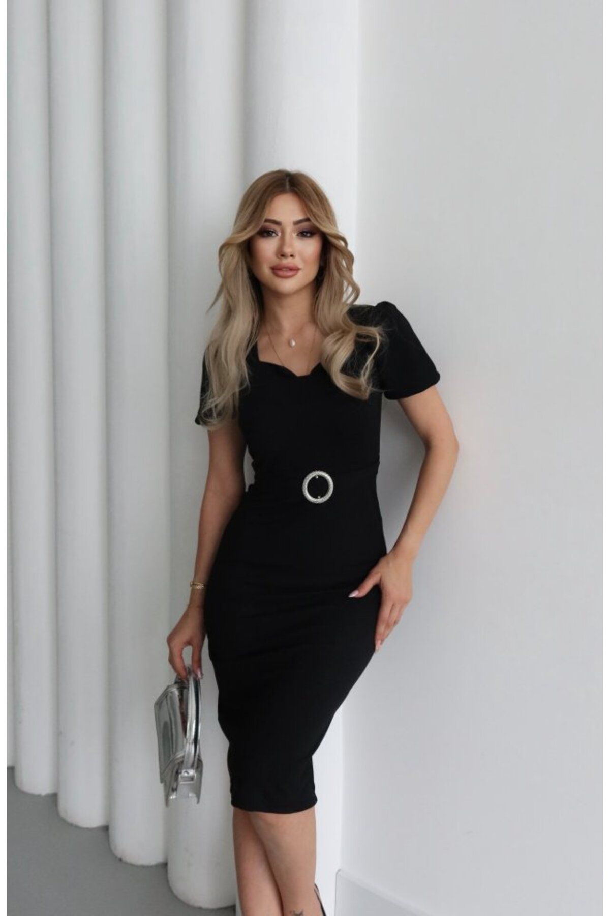 DEAG Kadın Kısa Kollu Yakası Açık önden Halka Detaylı Ithal Krep Elbise