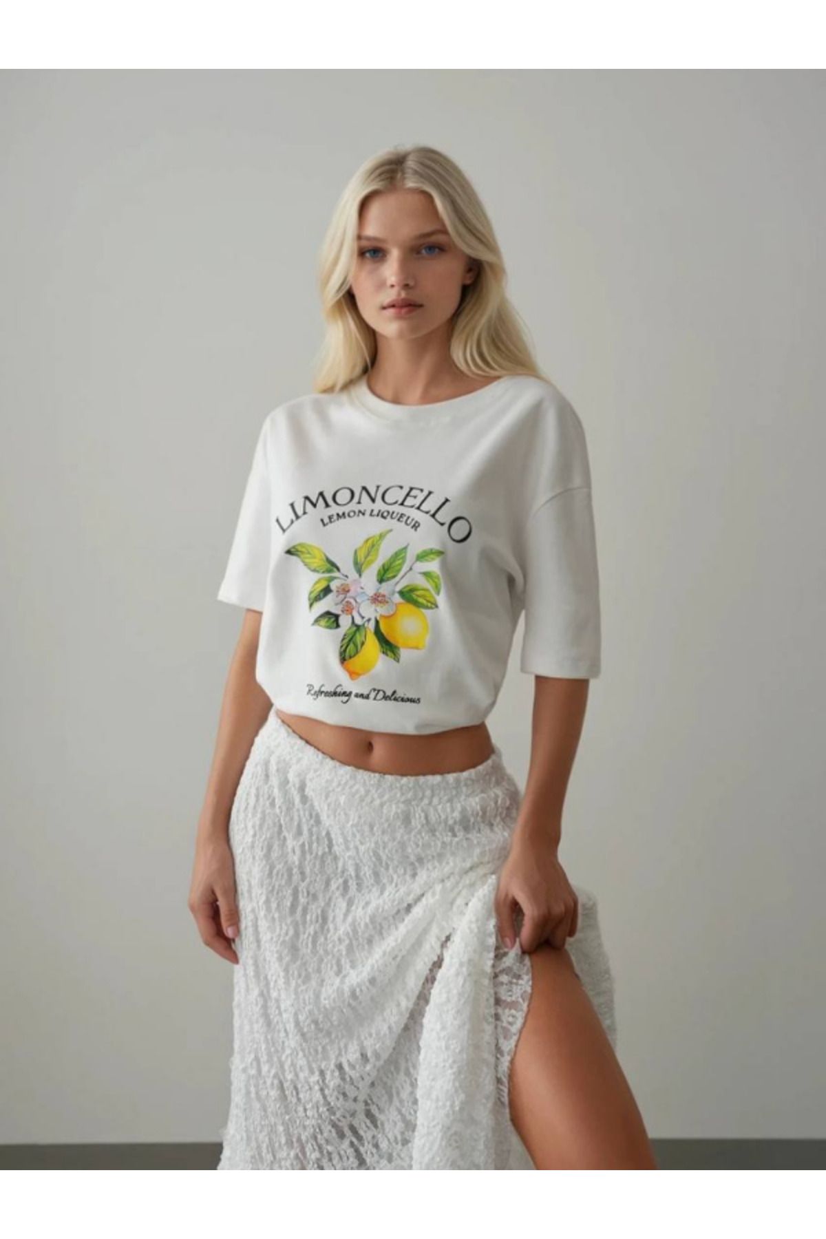 ButikHabush Kadın Yaprak ve Limon Desenli Beyaz T-Shirt