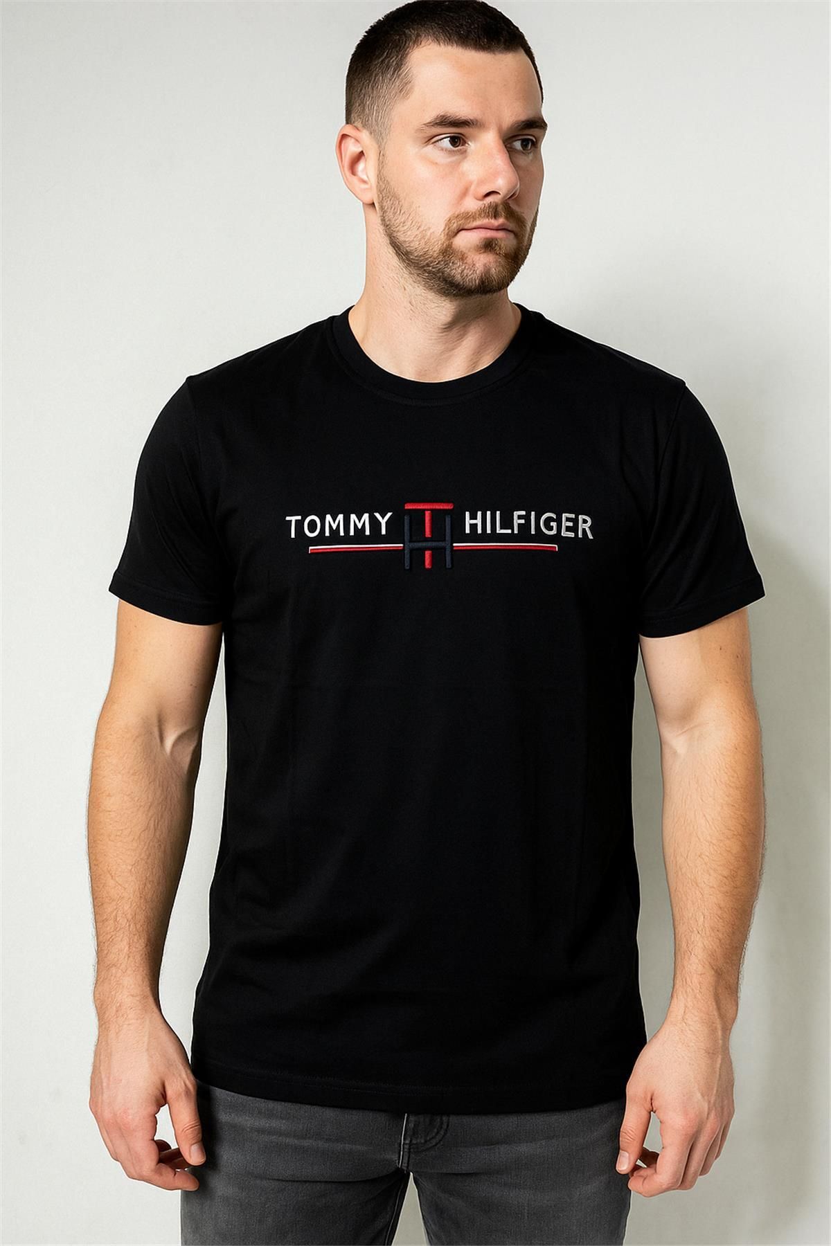 Trend07 TREND KAPINDA TOMMY BİSİKLET YAKA NAKIŞLI TSHİRT SİYAH