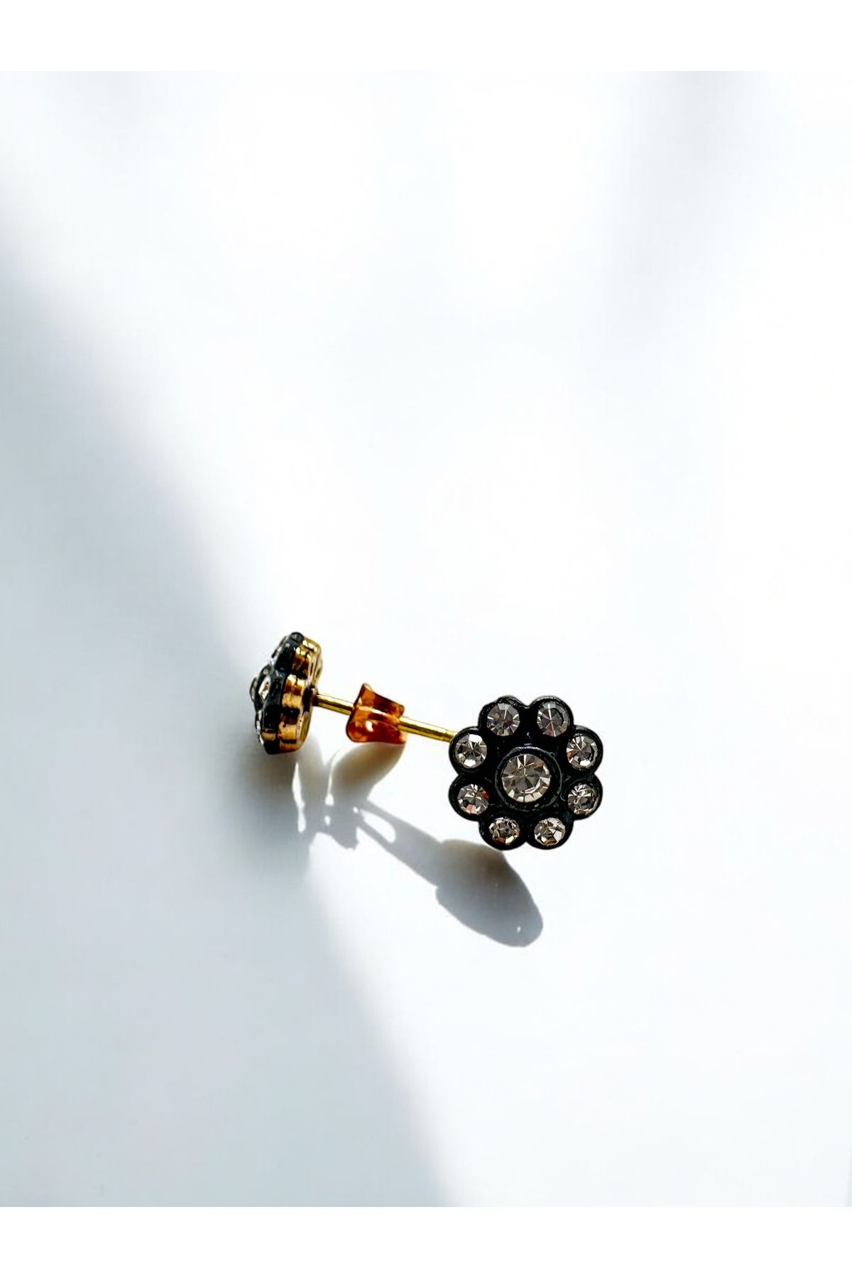 FUYA JEWELLERY Zirkon Taşlı Elmas Montür Pimli Küçük Çiçek Küpe