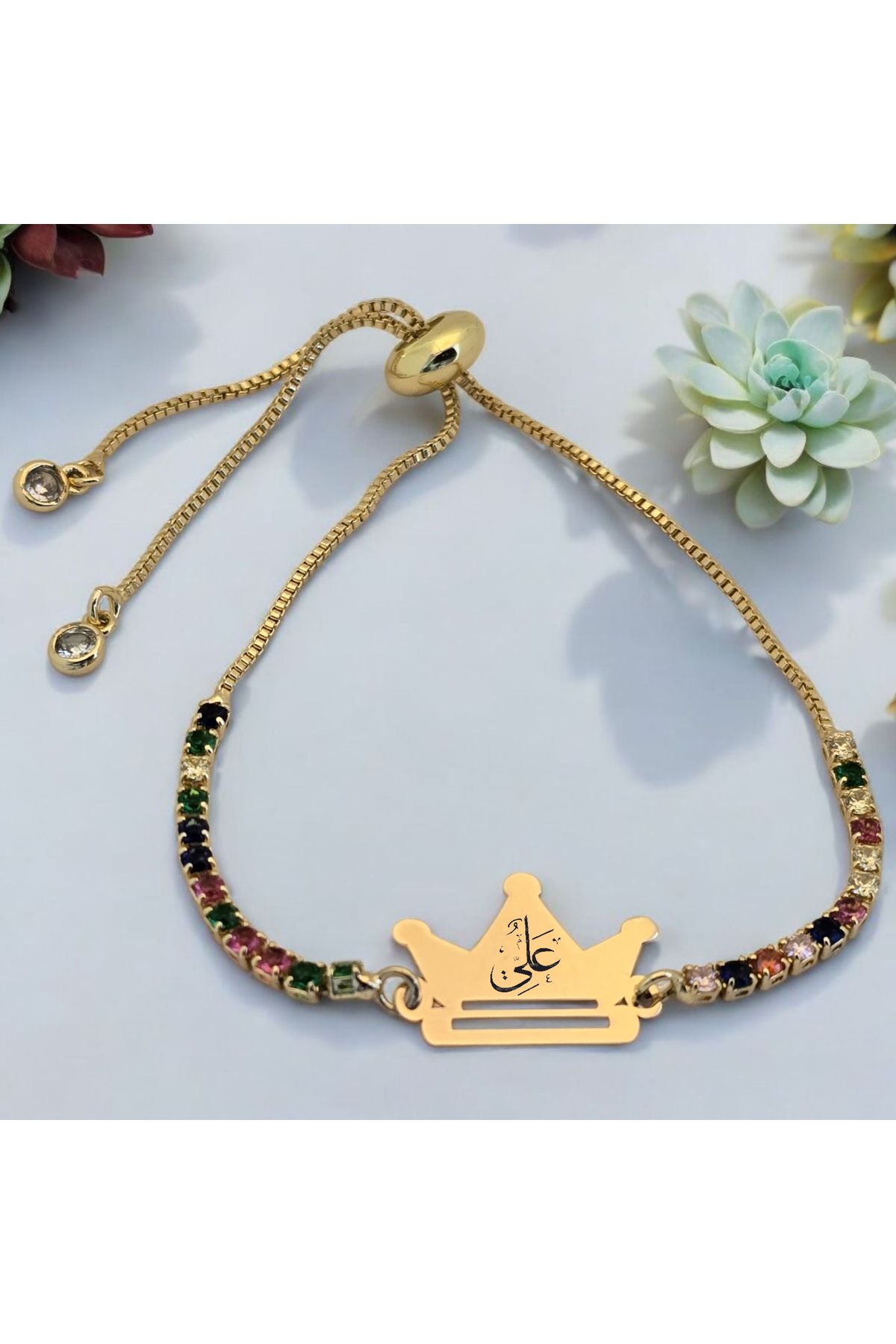 ARCHINO GOLD Hz Ali Temalı Renkli Taş Desenli Taç Motifli 14 Ayar Altın Plakalı Hediye Bileklik-489sembol