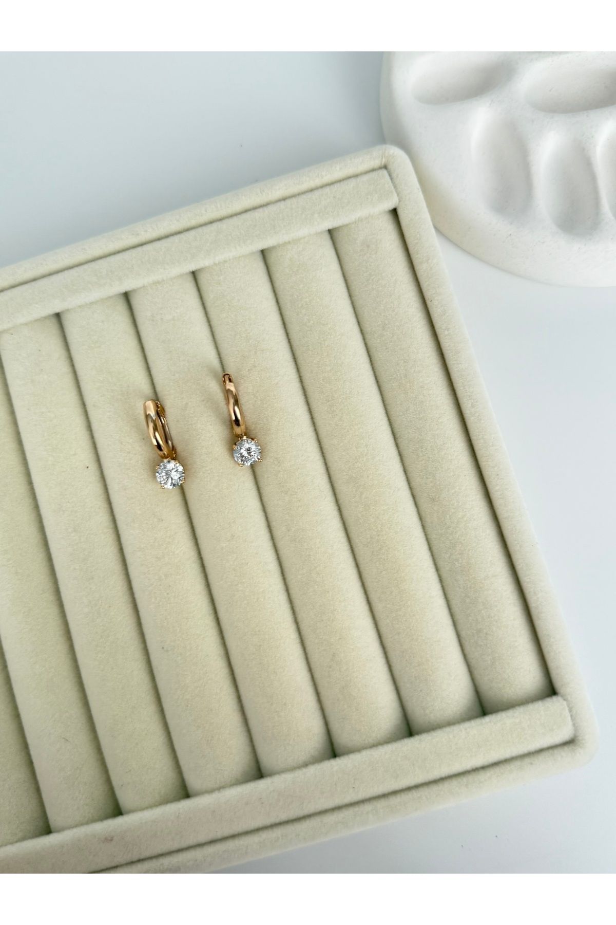 Laquila Jewellery Şık Çelik Küpe Zirkon Taş