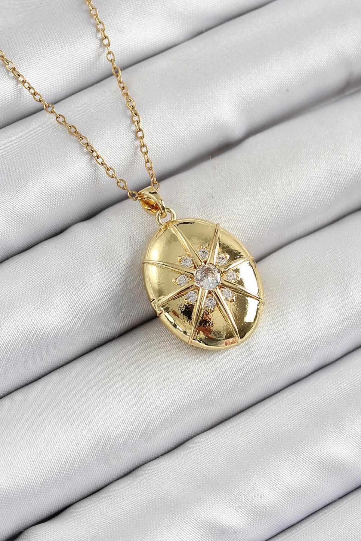 AfraBeauty 925 Ayar Paslanmaz Çelik Zincir Açılabilir Madalyon Model Zirkon Taşlı Gold Renk Kadın Kolye