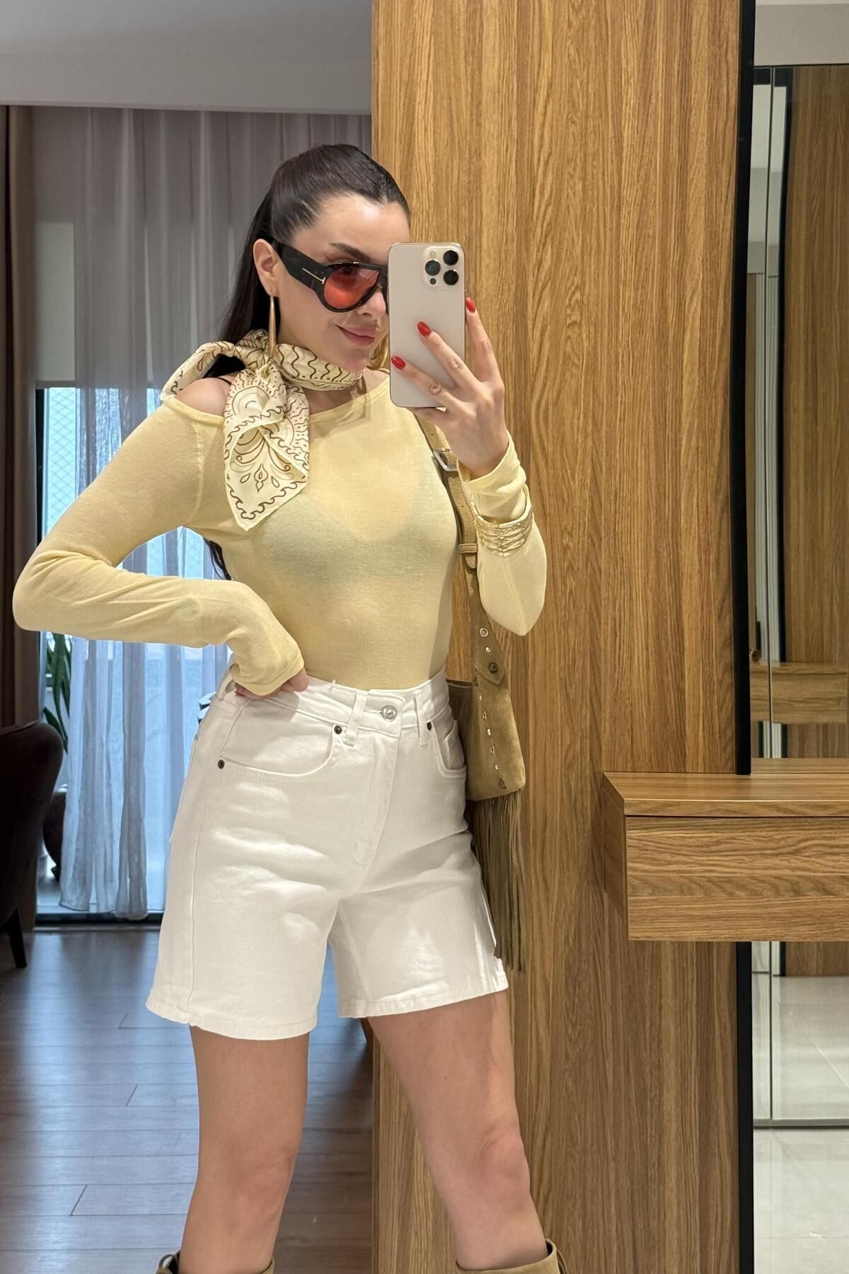 Gizem Ecemiş Amelia Sarı Düşük Omuz Transparan Body