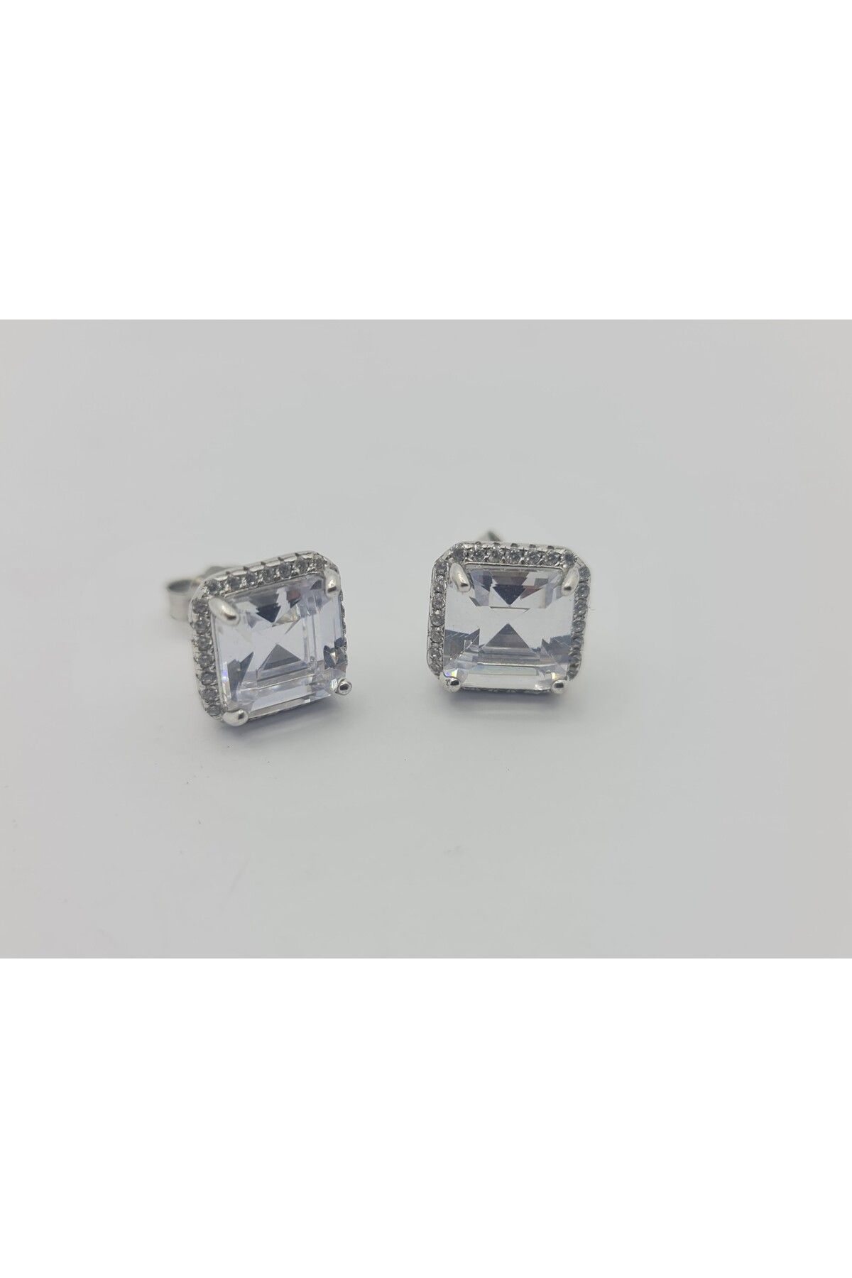 Ari Jewelry 925 Ayar Gümüş Baget Taşlı Kare Model Küpe