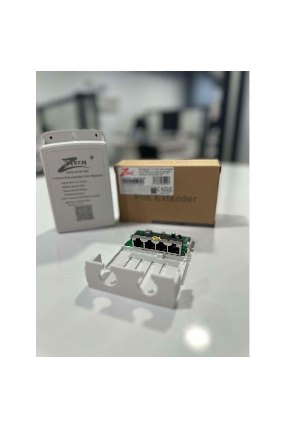 ZTECH ZR-1003 1+3 1 GİRİŞ 3 ÇIKIŞ 100MT POE REPEATER ÇOKLAYICI TEKRARLAYICI