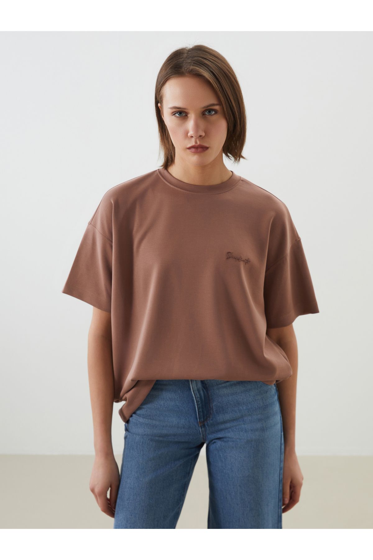 LC Waikiki Modal Karışımlı Nakışlı Oversize Kadın Tişört