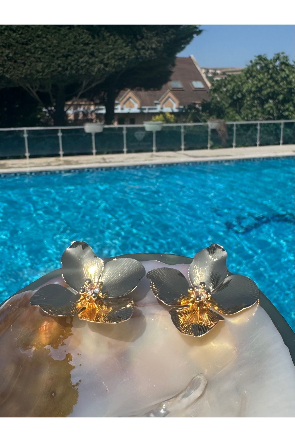 RONİ Sedefli Gold Çiçekli Küpe
