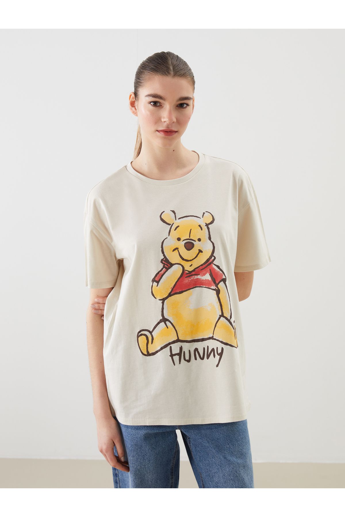 LC Waikiki Bisiklet Yaka Winnie the Pooh Baskılı Kadın Tişört