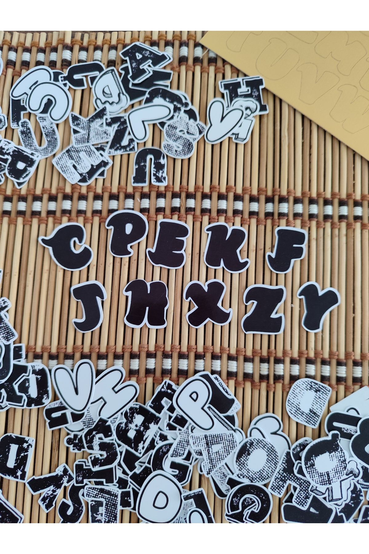 Beyazgece Siyah-beyaz Alfabe Çıkartmaları-2cm-Ölçü ve yazı stili isteğe göre değiştirilebilir