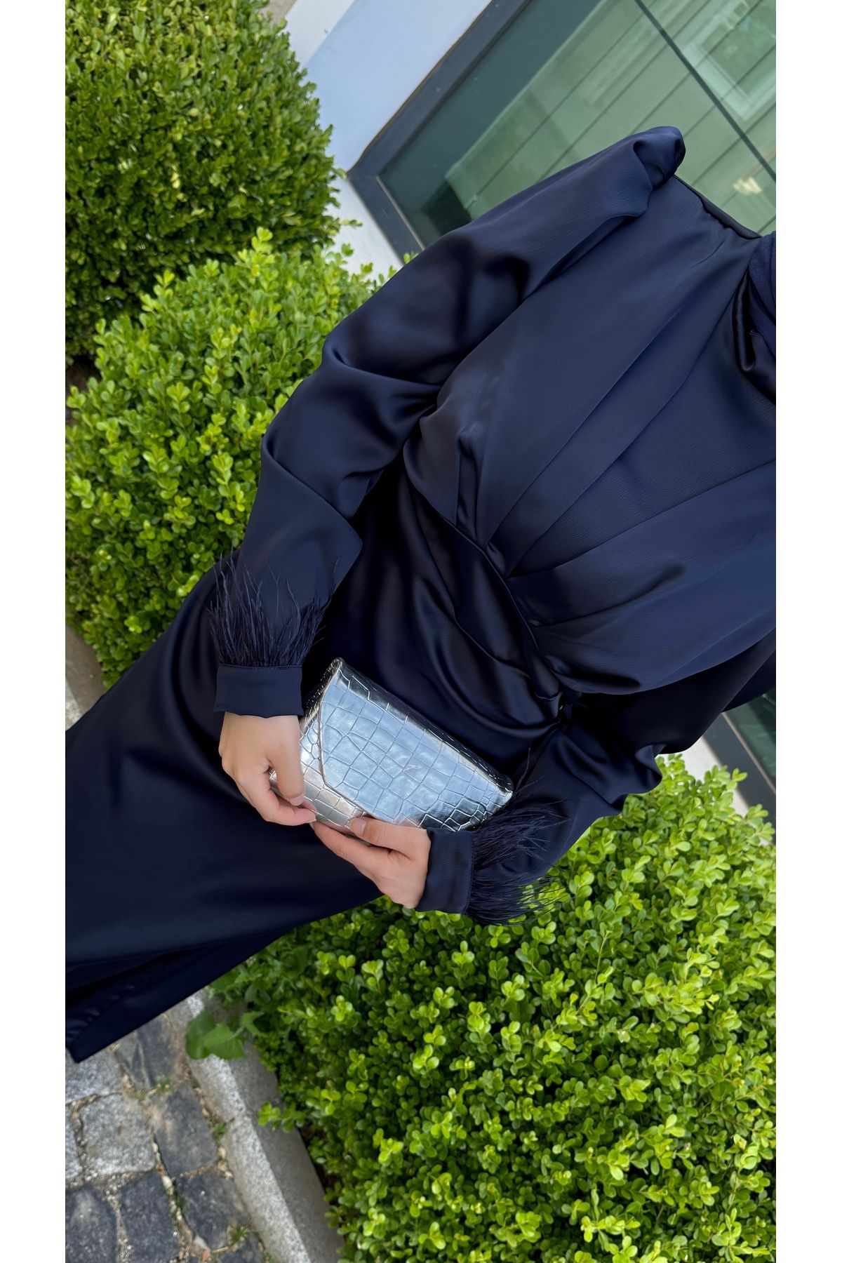 ENKA BUTİK Kolları Tüy Detaylı Kuyruklu Saten Abiye