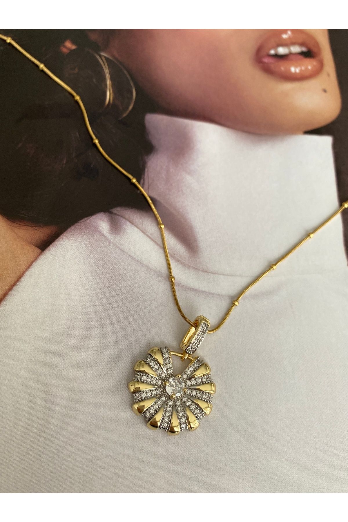 Pinery Jewels VIP SERİ -Tek Taş Detaylı Oval Taşlı Kararmaz Paslanmaz Çelik Kadın Kolye – Modern ve Şık Tasarım