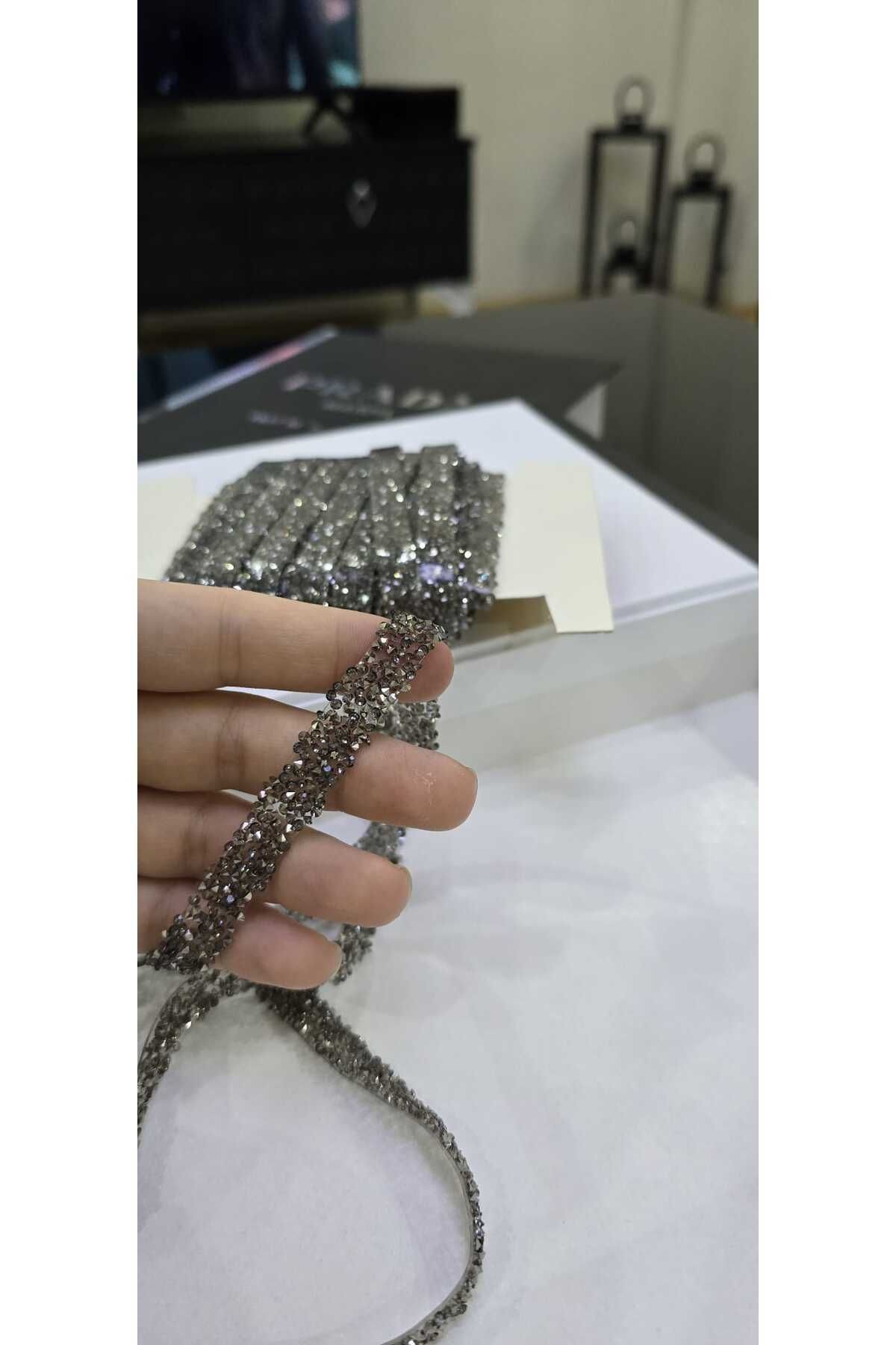 nano moda Hayal Model Taşlı Ütüyle Yapışan Şerit Aplik Anrasit Renk 1cm X 2 Metre Dekoratif Şerit