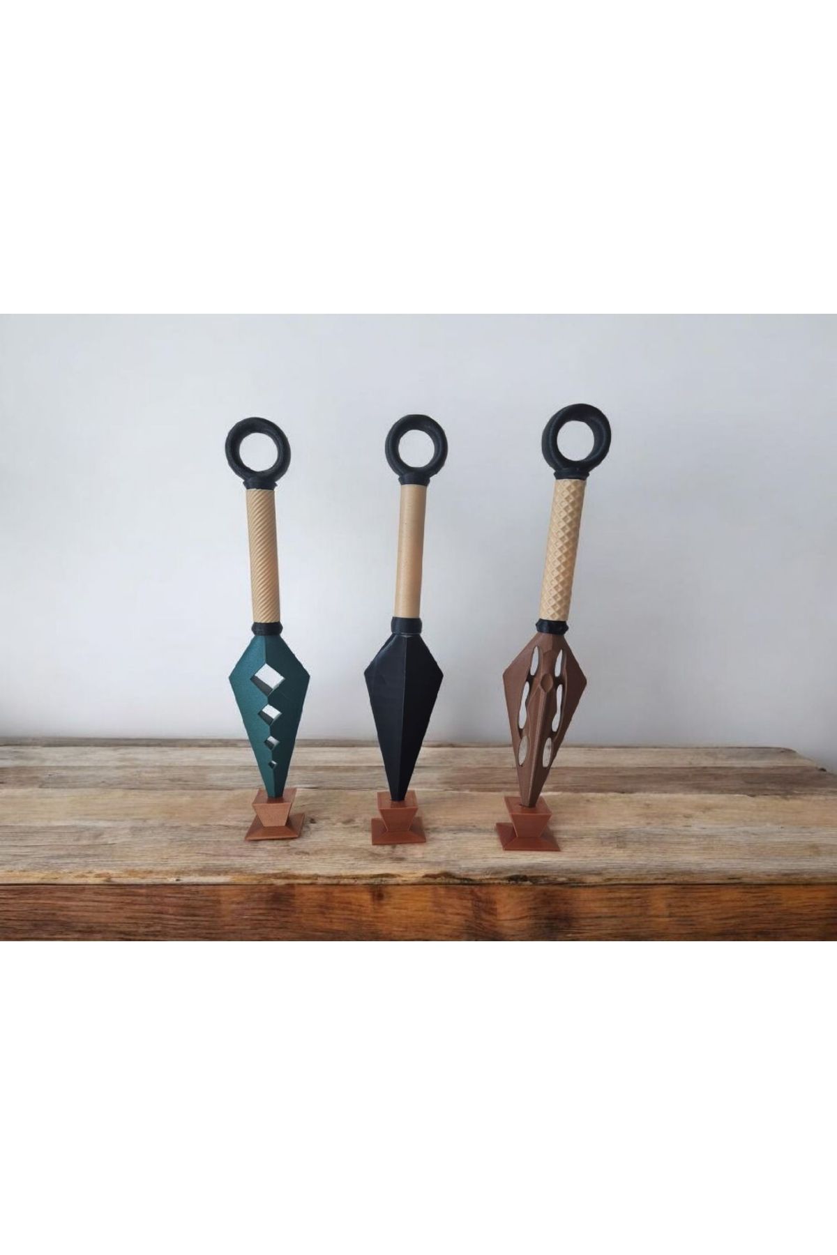 Zells workshop 3’lü Dekoratif 3D Kunai Bıçak Seti – Cosplay, Anime, Koleksiyon ve Hediye (Standlı)