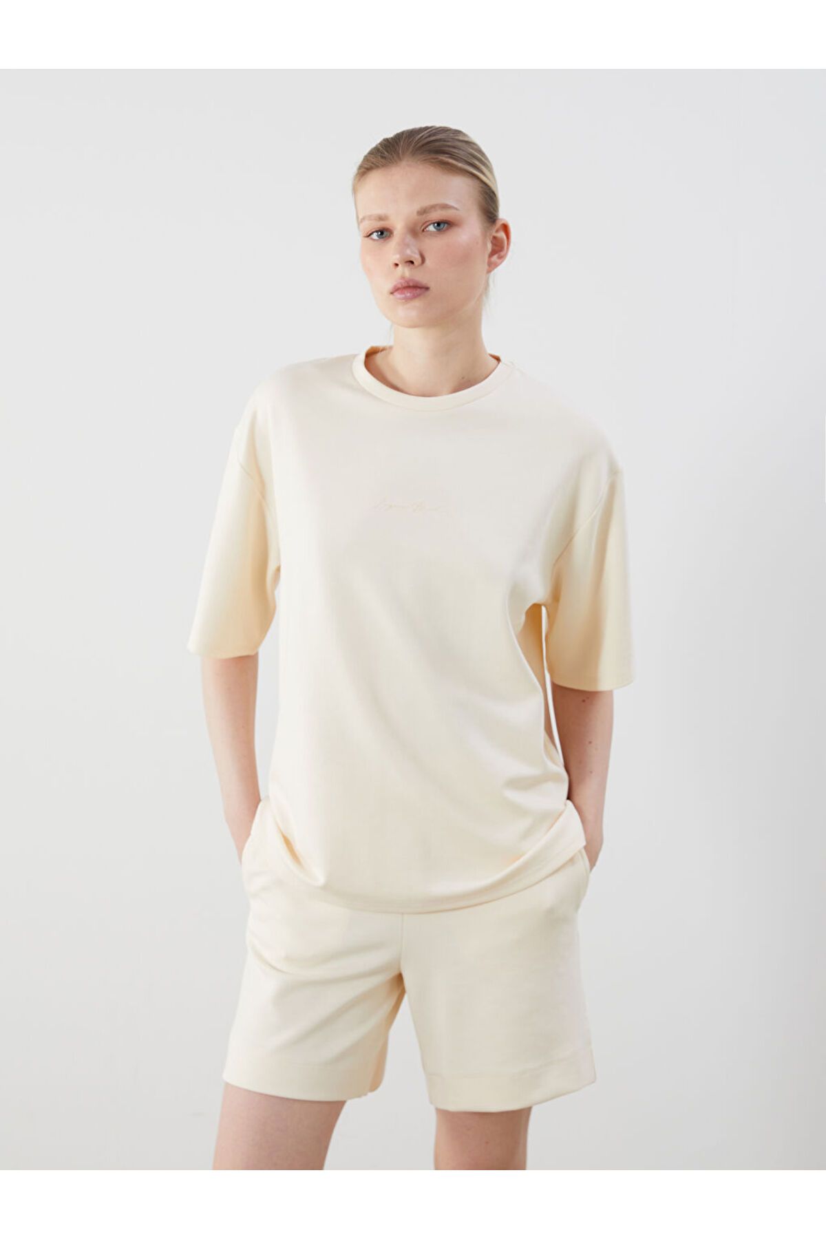 LC Waikiki LCW Bisiklet Yaka Oversize Kadın Tişört
