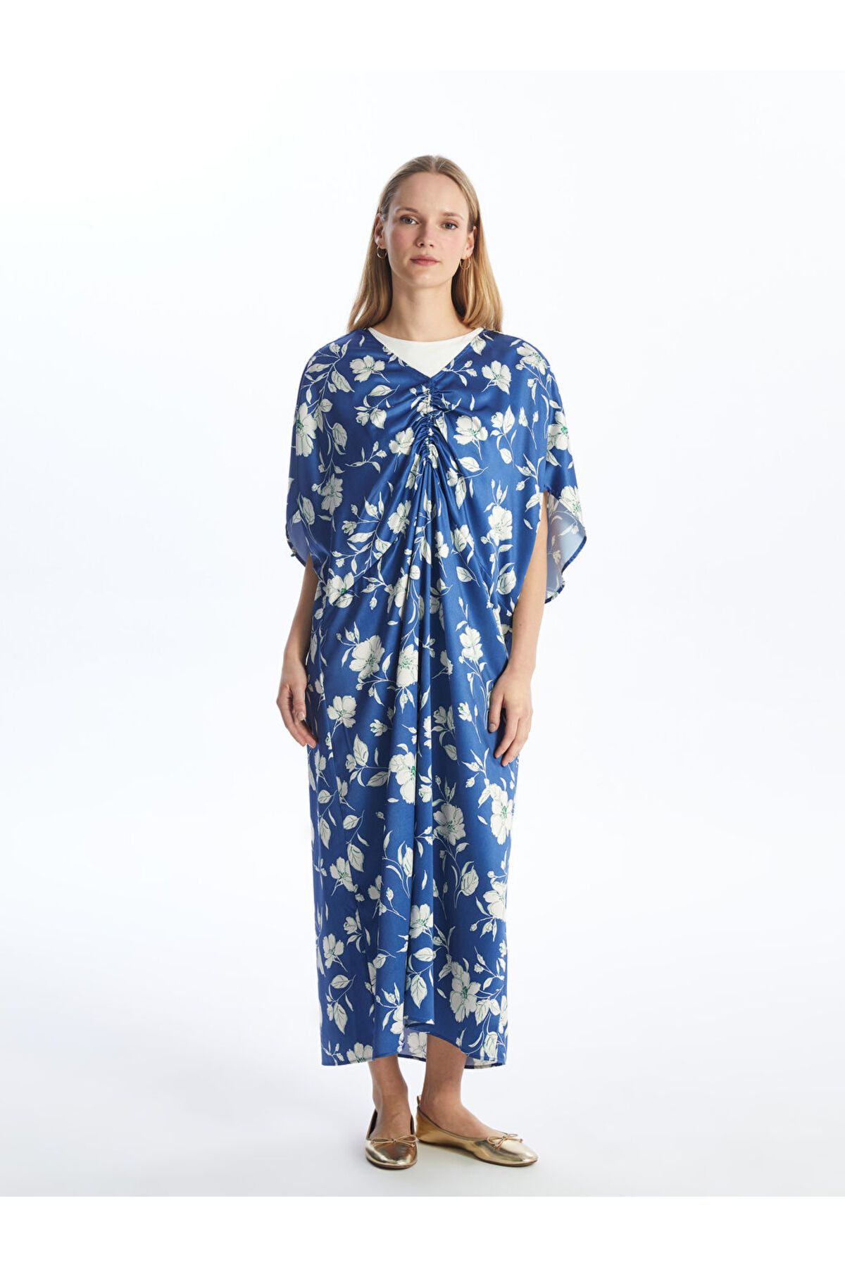 LC Waikiki LCW V Yaka Çiçekli Oversize Saten Kadın Elbise