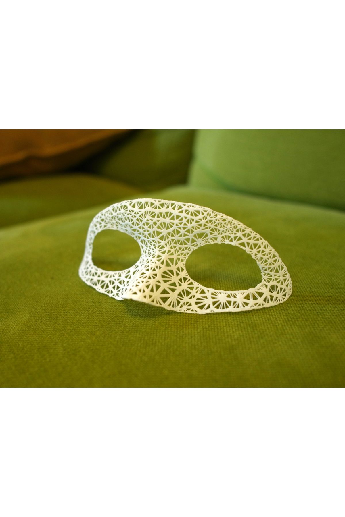 Lucest Bir maske (Plastik Aparattır!!!)