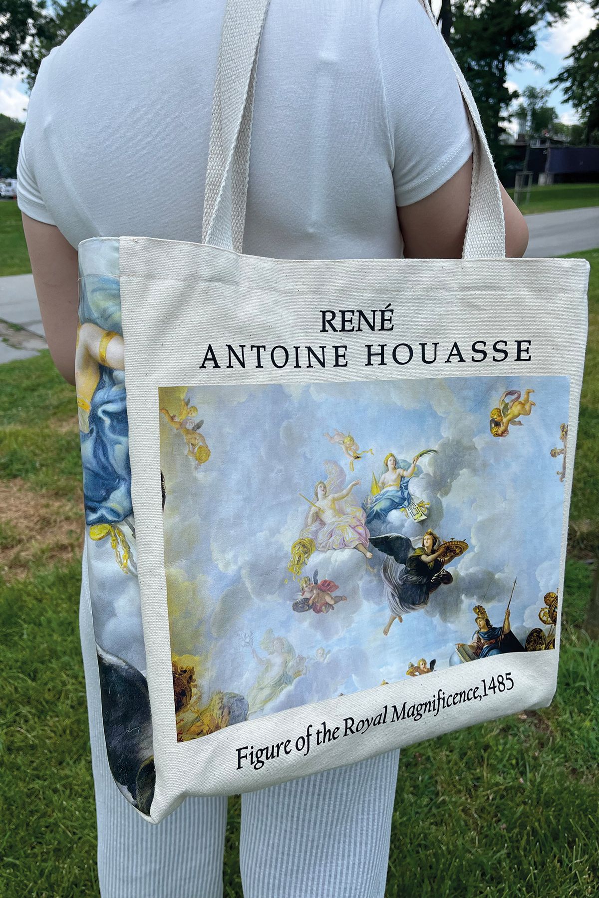 Bagari René-Antoine Houasse Kanvas Bez Çanta – İç Cepli, Çıtçıtlı, Baskılı ve Yıkanabilir Dayanıklı Tasarım