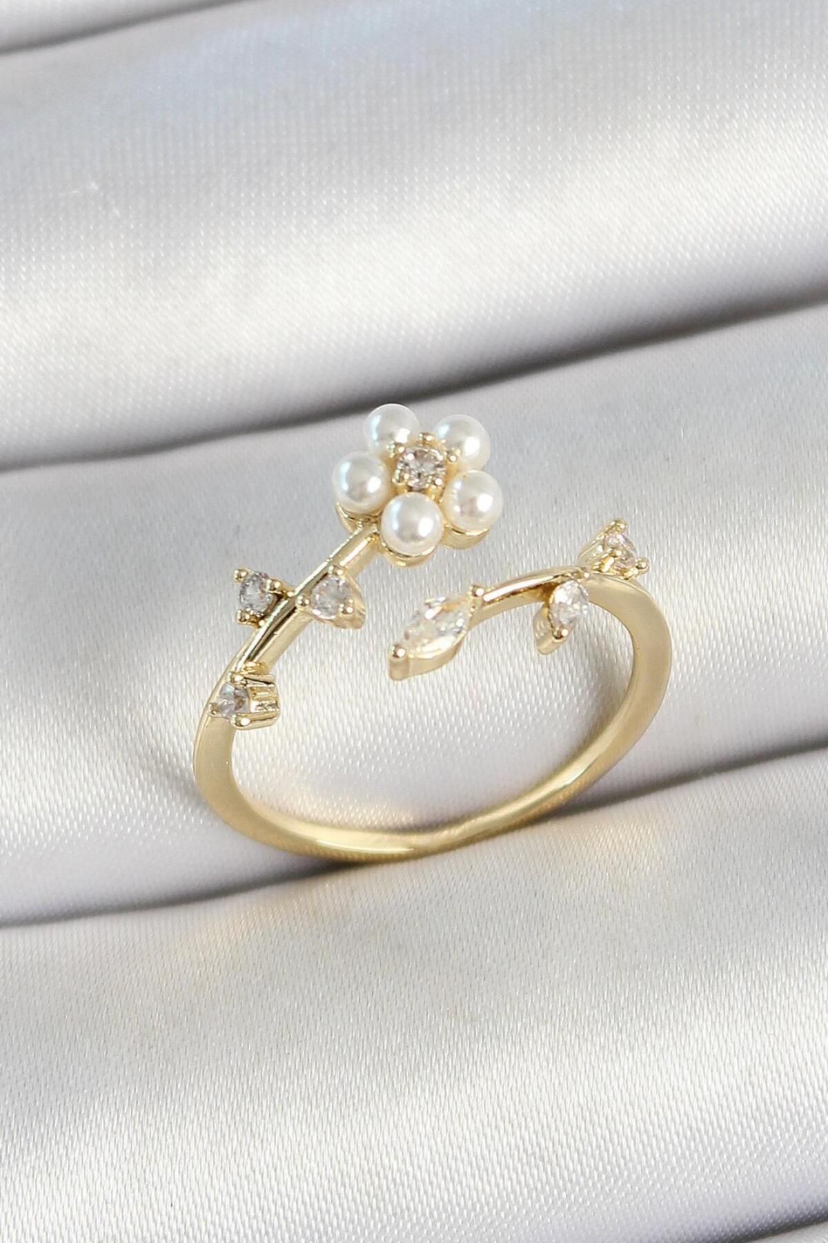 AfraBeauty 925 Ayar Paslanmaz Çelik İnci Detaylı Papatya Figürlü Zirkon Taşlı Gold Ayarlanabilir Kadın Yüzük