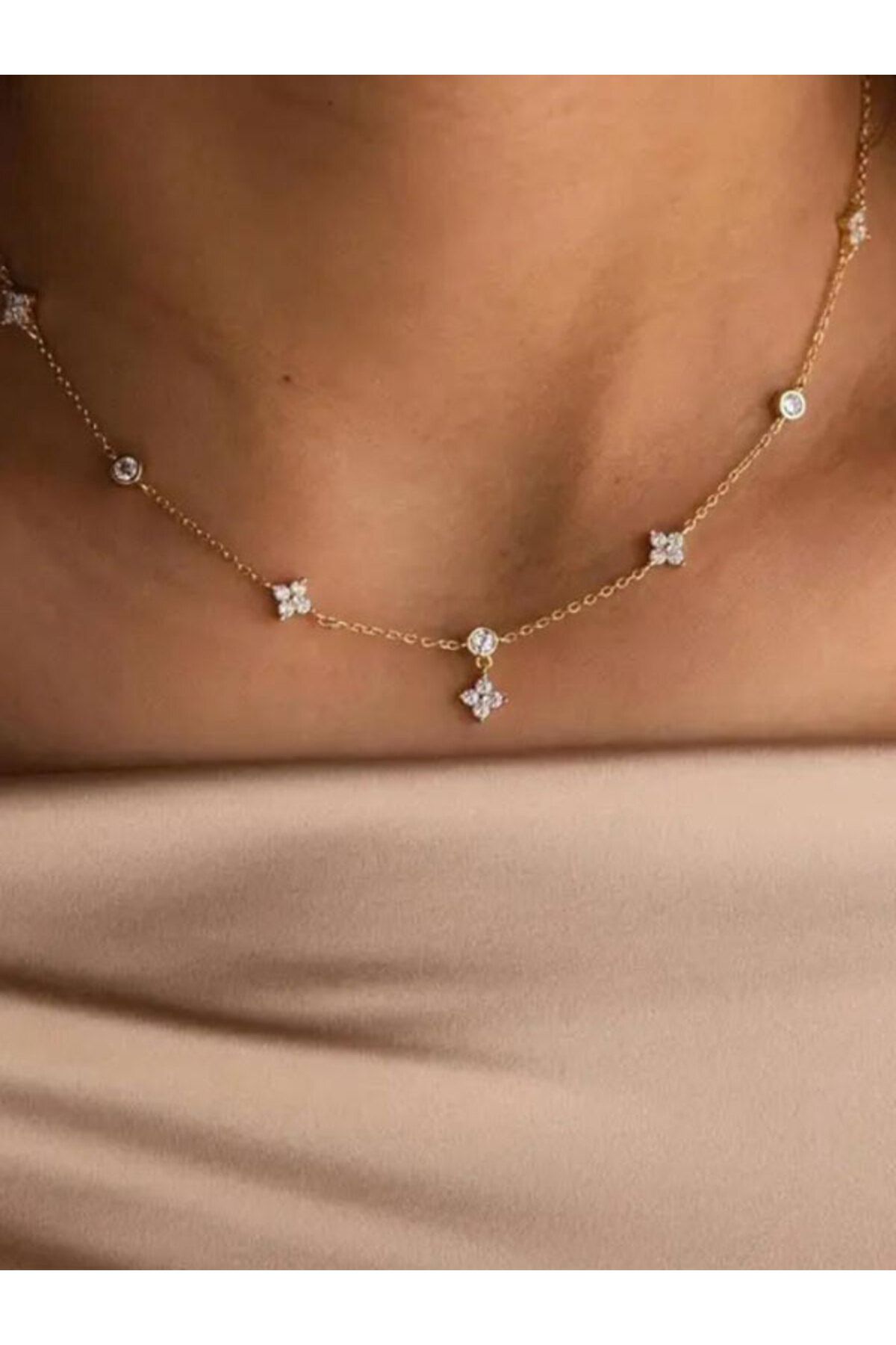 NevoAccessory Zarif Minimalist Louis 14K Altın Kaplama Paslanmaz Çelik Kolye