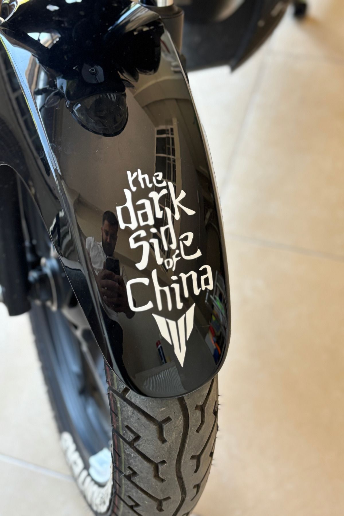 Banxtre Motor ve Kask için Çin Motor Grupları için Beyaz Renk Dark Side of China Sticker(15CMx8CM)