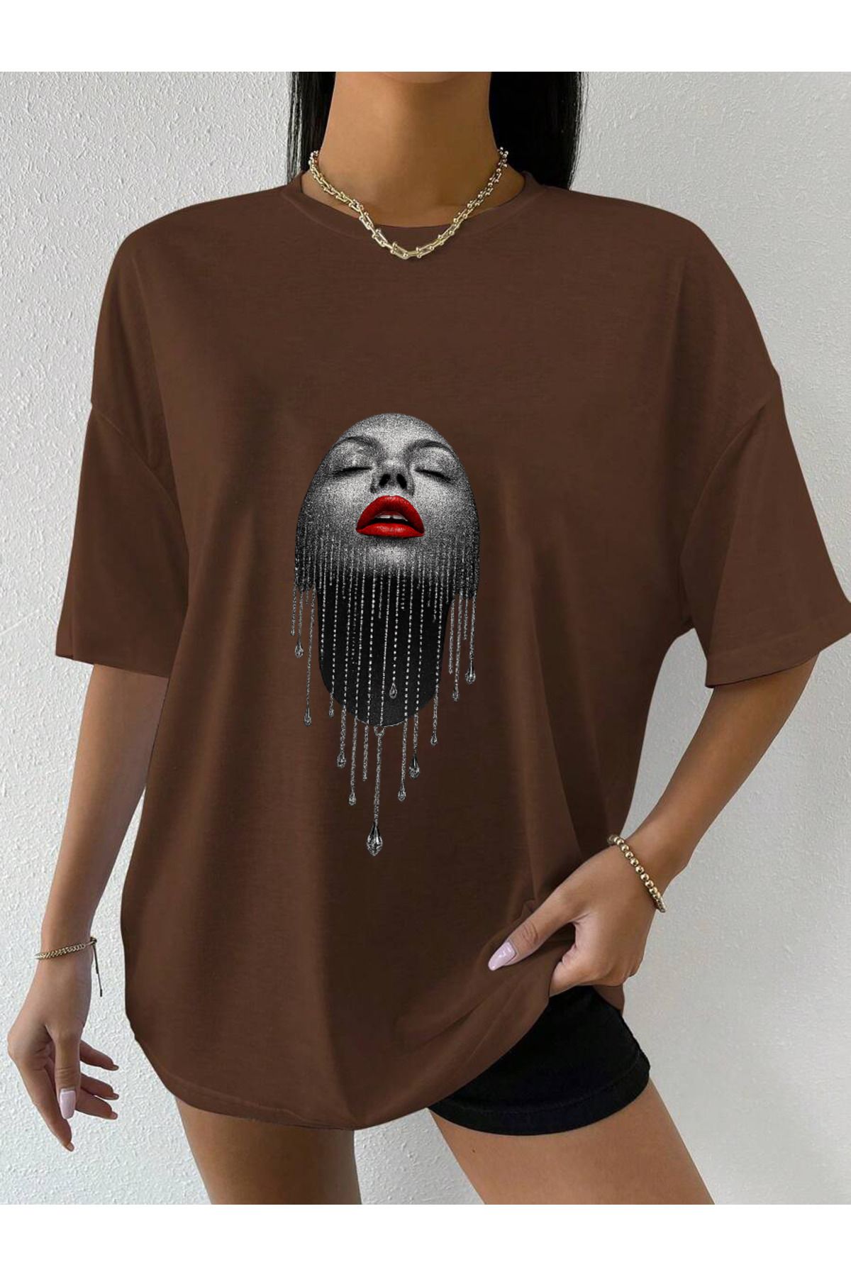 uyguntarz Unisex Pırlantalı Kadın Portresi Tasarım Basklı Tshirt