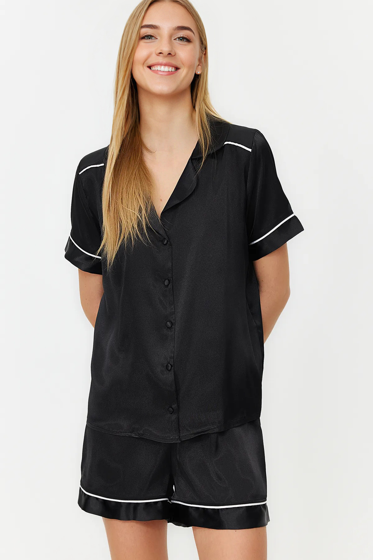 Trendyolmilla  Siyah Biye Detaylı Saten Şortlu Dokuma Pijama Takımı THMSS24PT00026 - Görsel 2