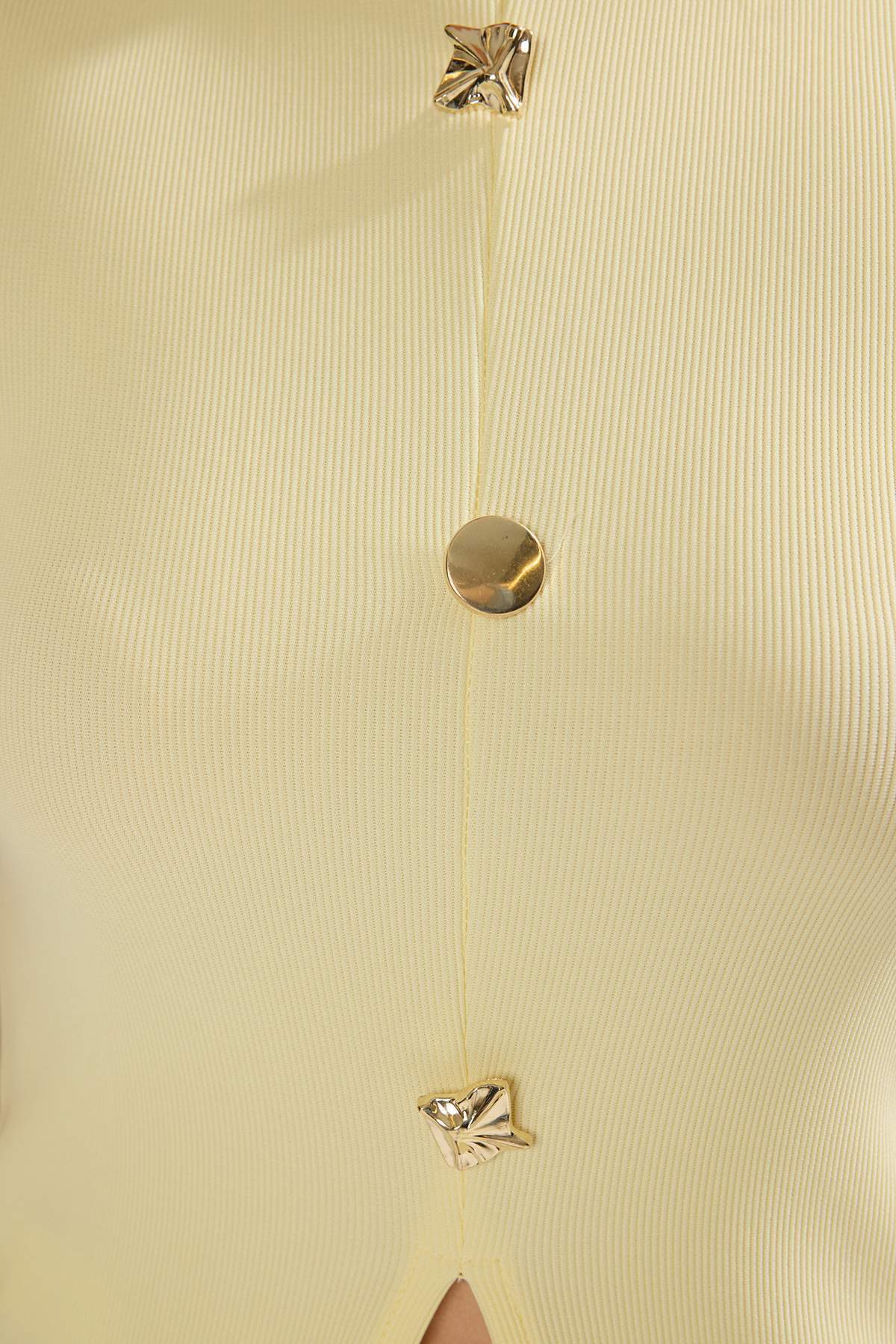 Trendyolmilla  Sarı Aksesuar Düğmeli Bisiklet Yaka Regular Boy Yelek Örme Bluz TWOSS25BZ00558 - Görsel 3