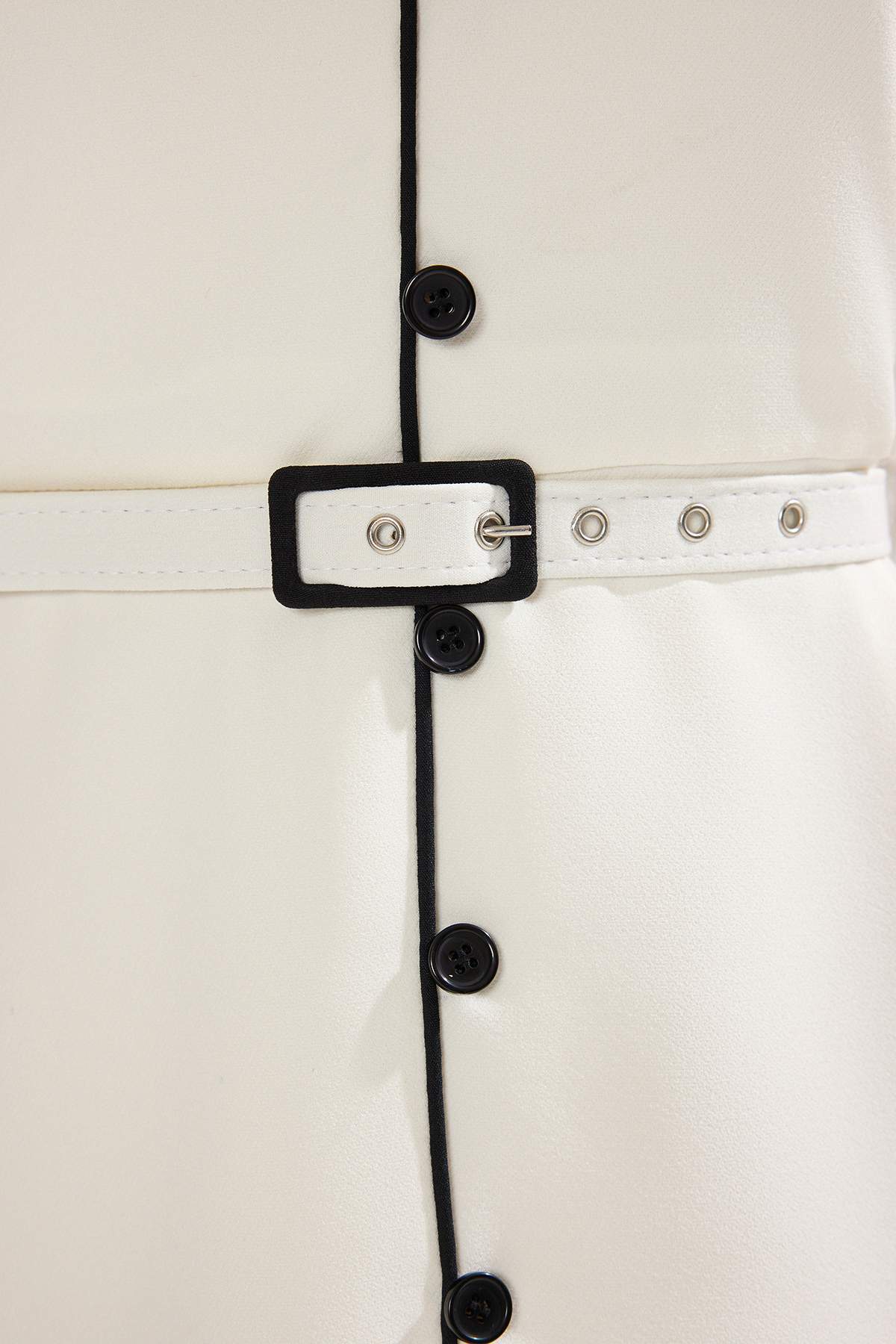 Trendyolmilla  Beyaz Kemerli A Kesim Biye ve Düğme Detaylı Astarlı Midi Dokuma Elbise TWOSS25EL00810 - Görsel 3