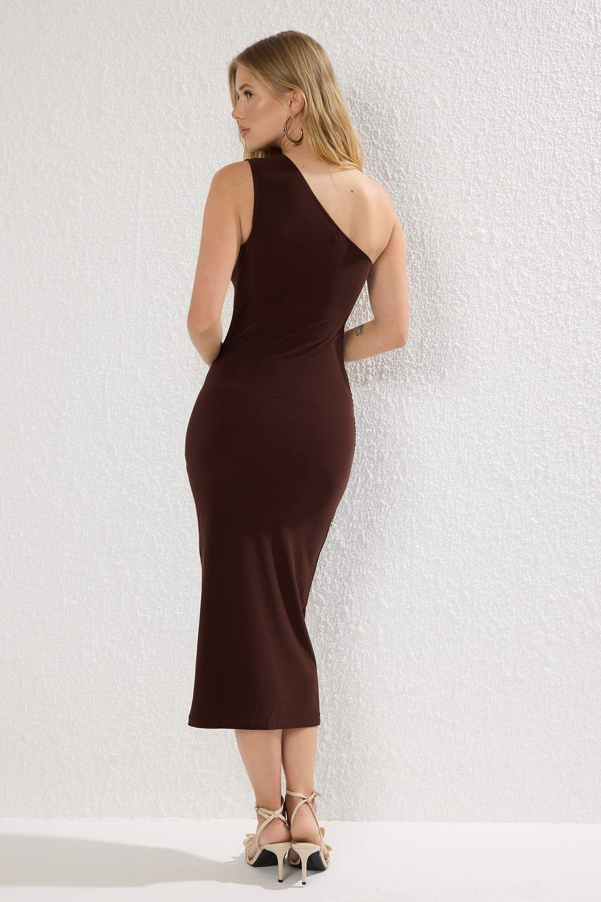 Trendyol Collection-Rochie maro, cu un singur umăr, drapată, ajustată/în formă de corp, tricotată, elastică, midi, creion TWOSS24EL00100 4