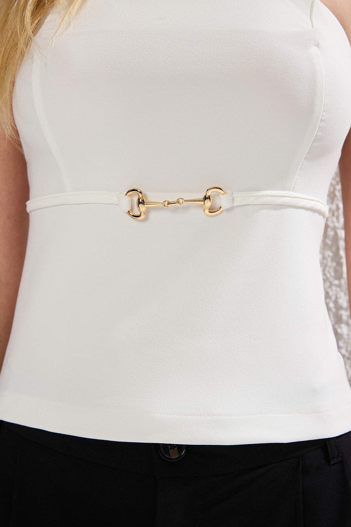 Trendyol Collection-White Strapless Fitted Slim Ornamental Belt Detail Woven Blouse Twoss25Bz00421 3