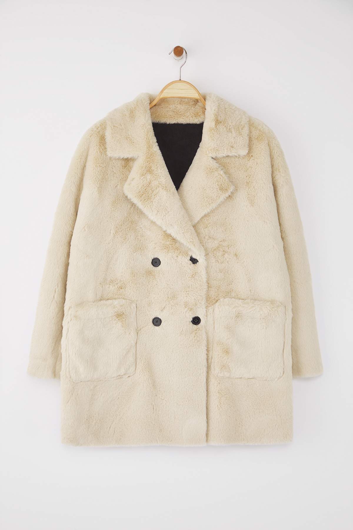 Trendyol Collection Ekru futrzany dwustronny płaszcz oversize z pojedynczym z...