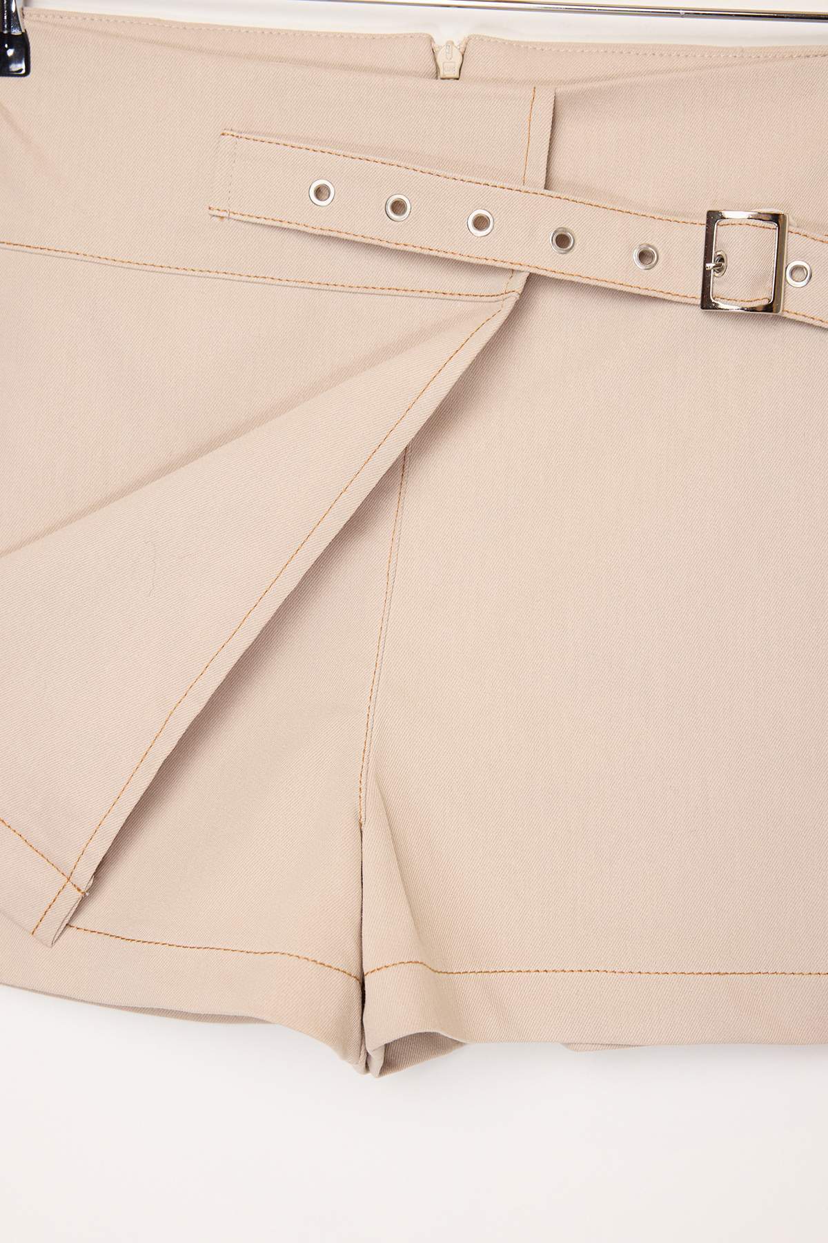 Trendyolmilla  Bej Kontrast Dikişli Mini Gabardin Pamuklu Şort Etek TWOSS25SR00228 - Görsel 5