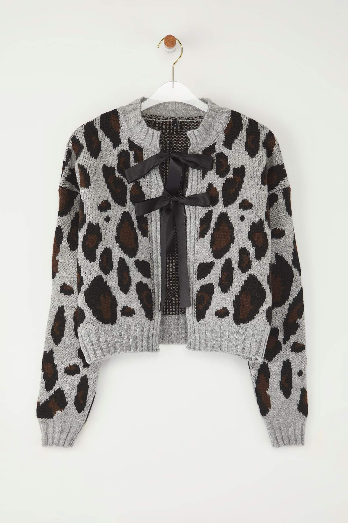 Trendyolmilla  Açık Gri Leopar Desenli Crop Yumuşak Dokulu Triko Hırka TWOAW25HI00355 - Görsel 5