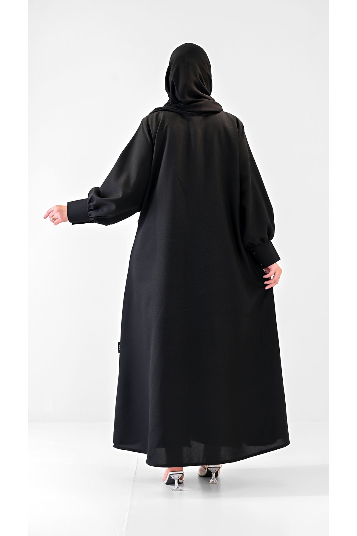 GENERAL-Black linen abaya with a turn-up collar and gray pockets - formal work design 4