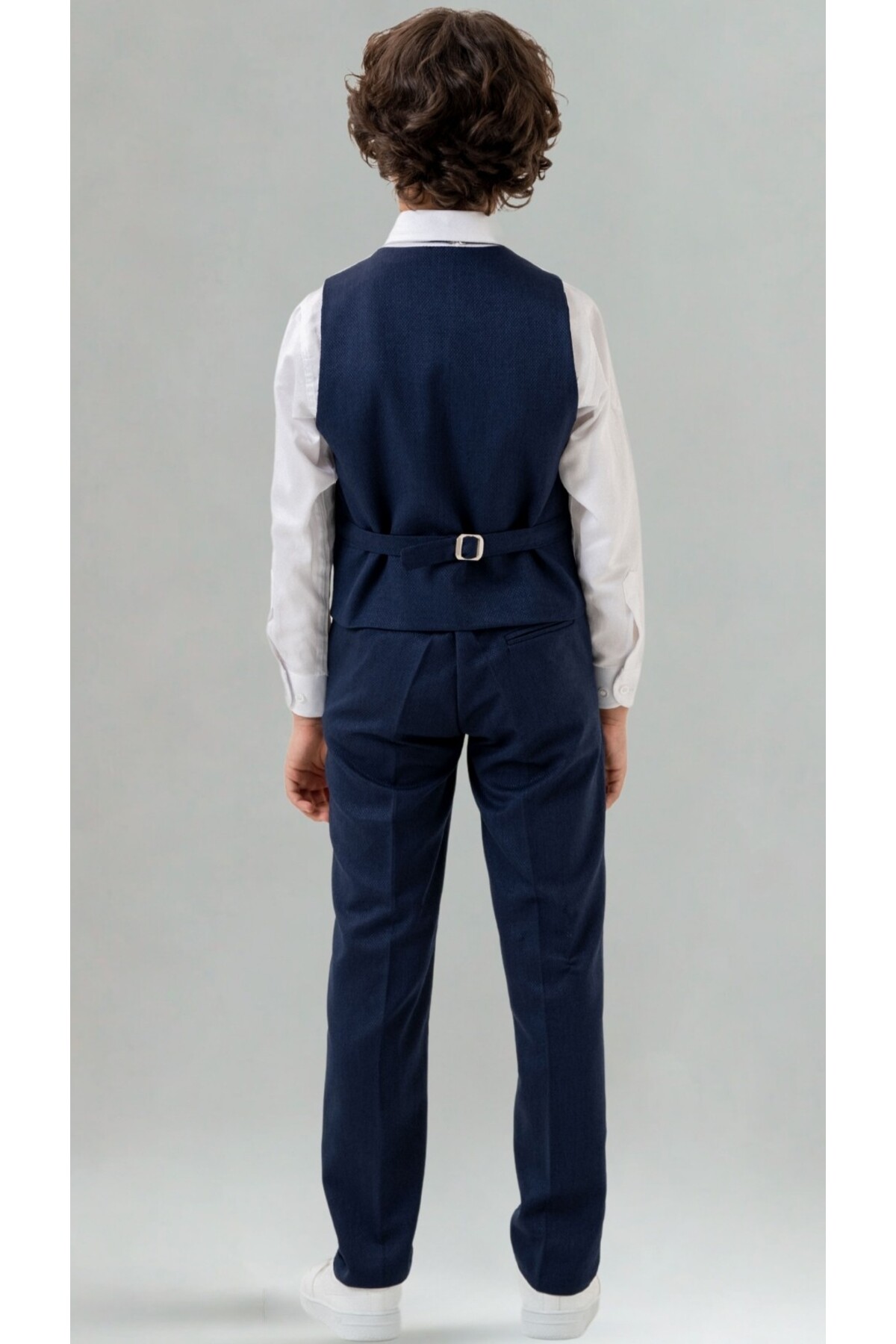 Atlas Kids Erkek Çocuk Smokin Takım Elbise – Pantolonlu Yelekli Papyonlu Gömlekli Zincirli 5’li Set fotoğrafı 4 (önizleme)