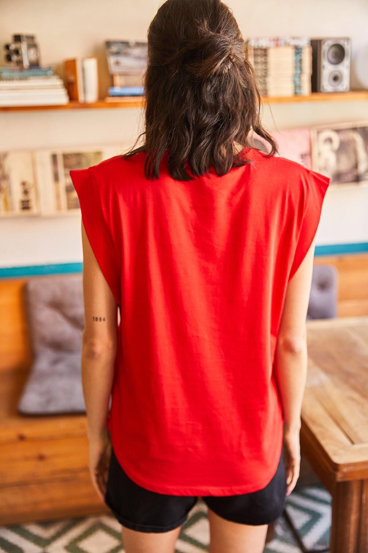 Tight Lady  %100 Pamuk Kadın Kırmızı Vatka Görünümlü Koltuk Altı Parçalı Yarasa Bisiklet Yaka Tişört - Görsel 2