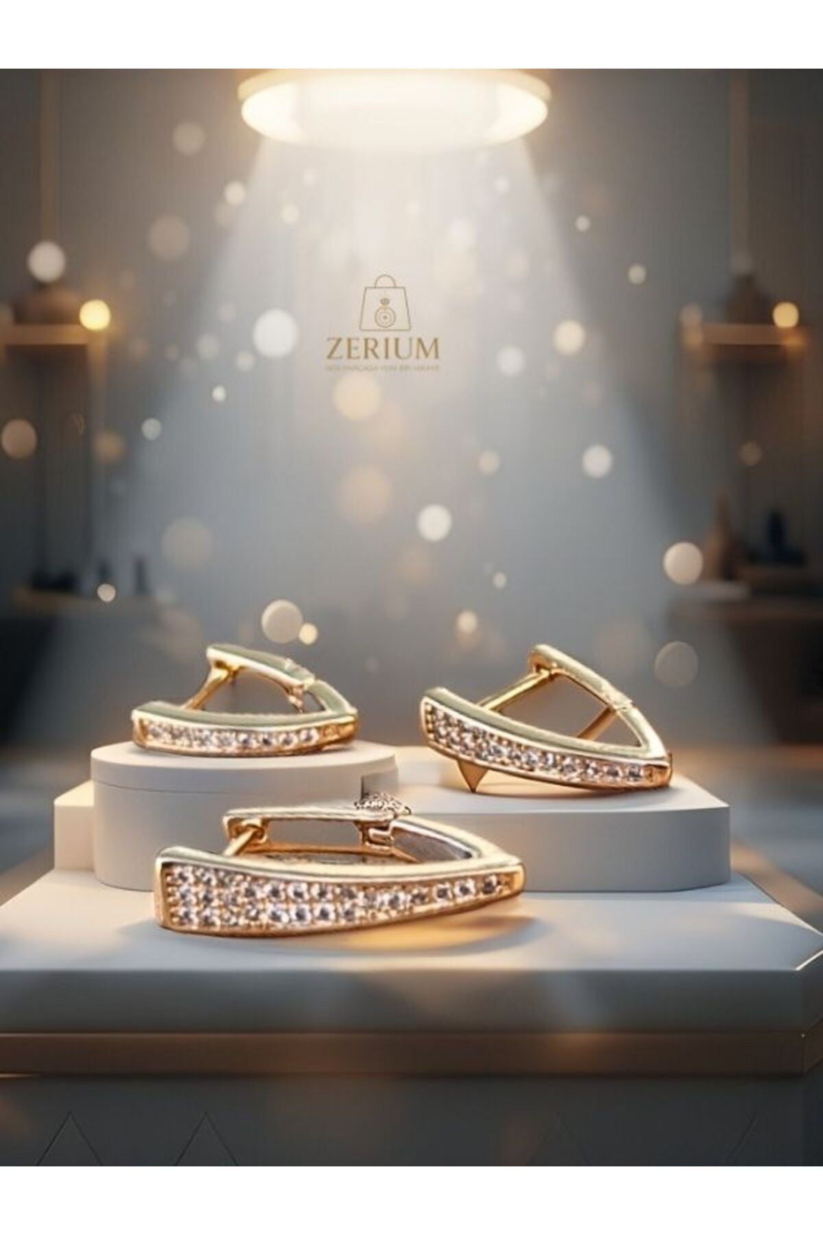 ZERİUM Premium Taş İşlemeli Üçgen Geometrik Küpe Seti