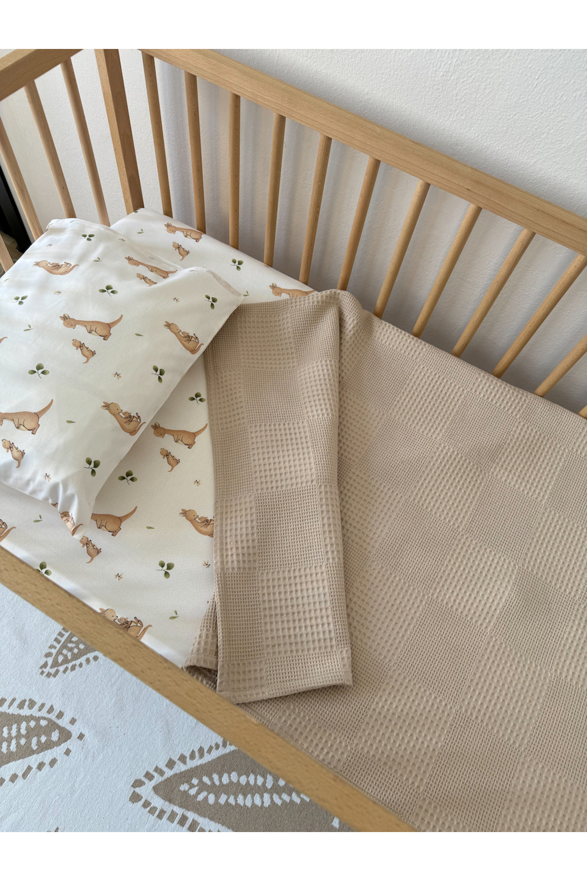 Genel Markalar Bebek Pamuklu Pike Takımı Kanguru Desenli 3'lü Set 90x140cm fotoğrafı 7 (önizleme)