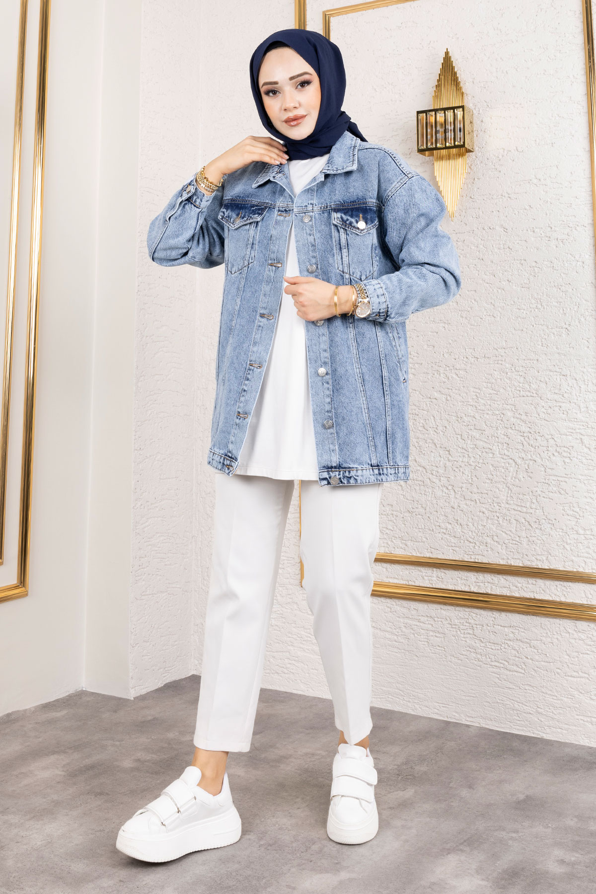 Buttoned Classic Denim Jacket Tsd250105 Light Blue