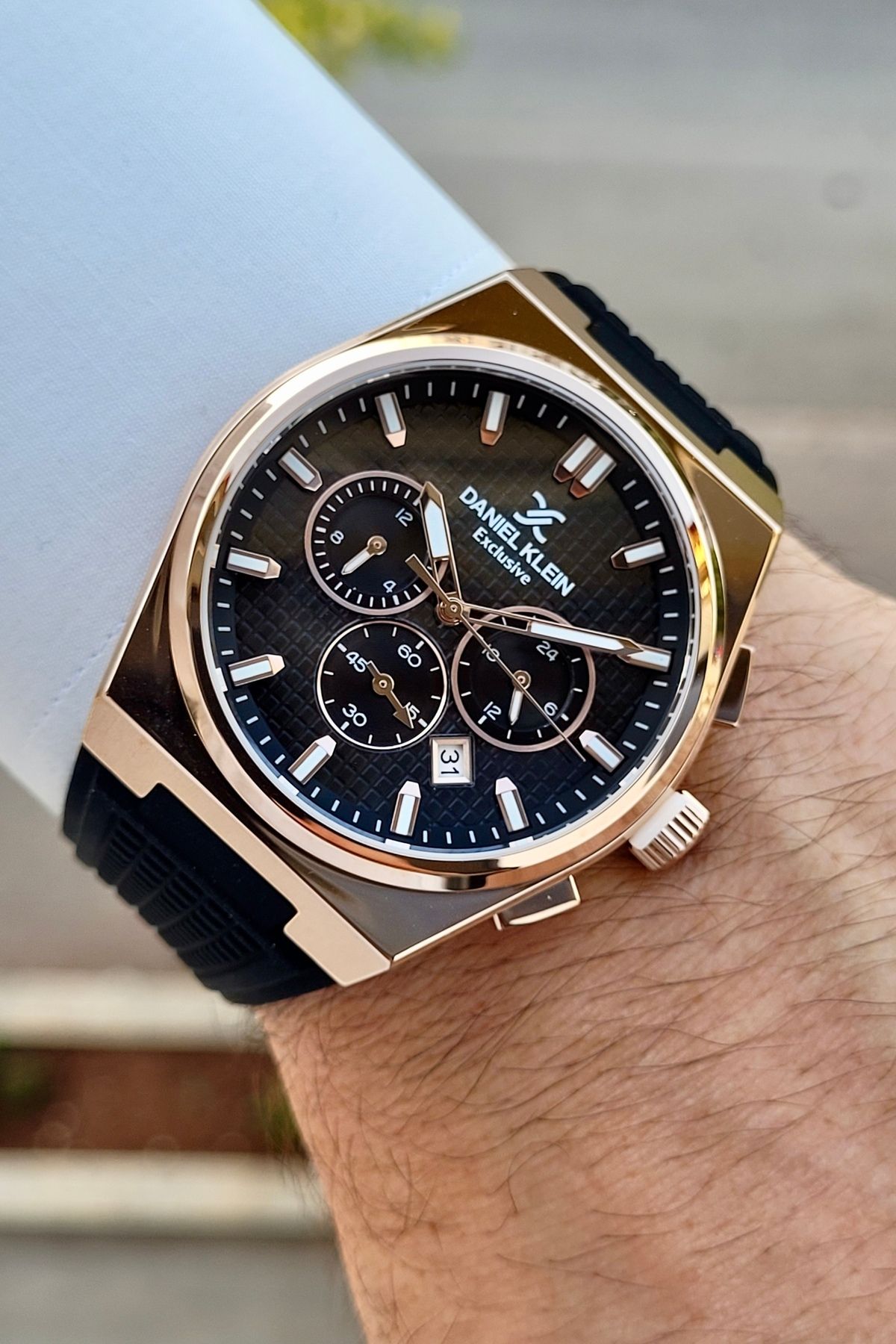 Daniel Klein Kasası Bakır Kordonu Siyah Renk 24 Ay Garantili 44 Mm Fonksiyonları Aktif Erkek Kol Saati