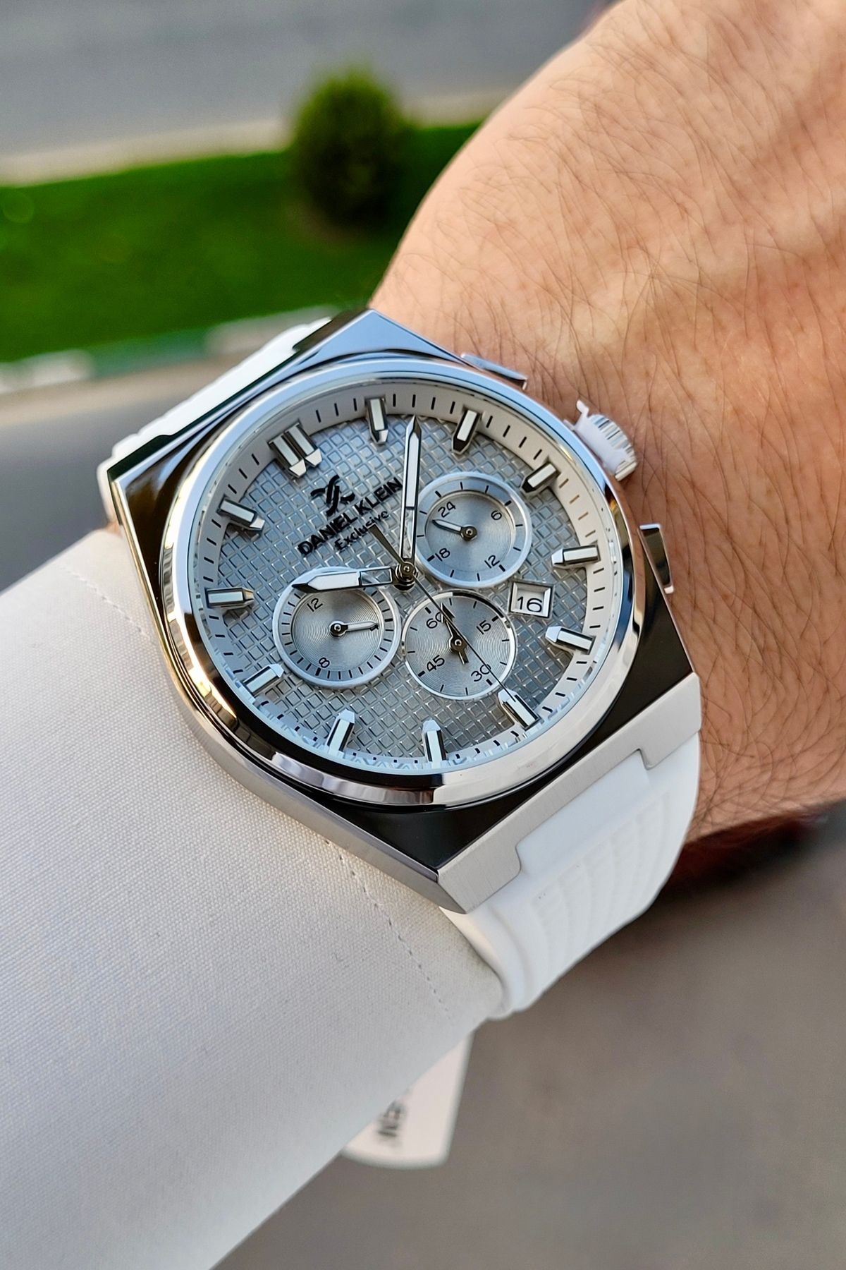 Daniel Klein Kasası Gri Kordonu Beyaz Renk Ayarlanabilir Kordonlu 44 Mm Fonksiyonel Erkek Kol Saati