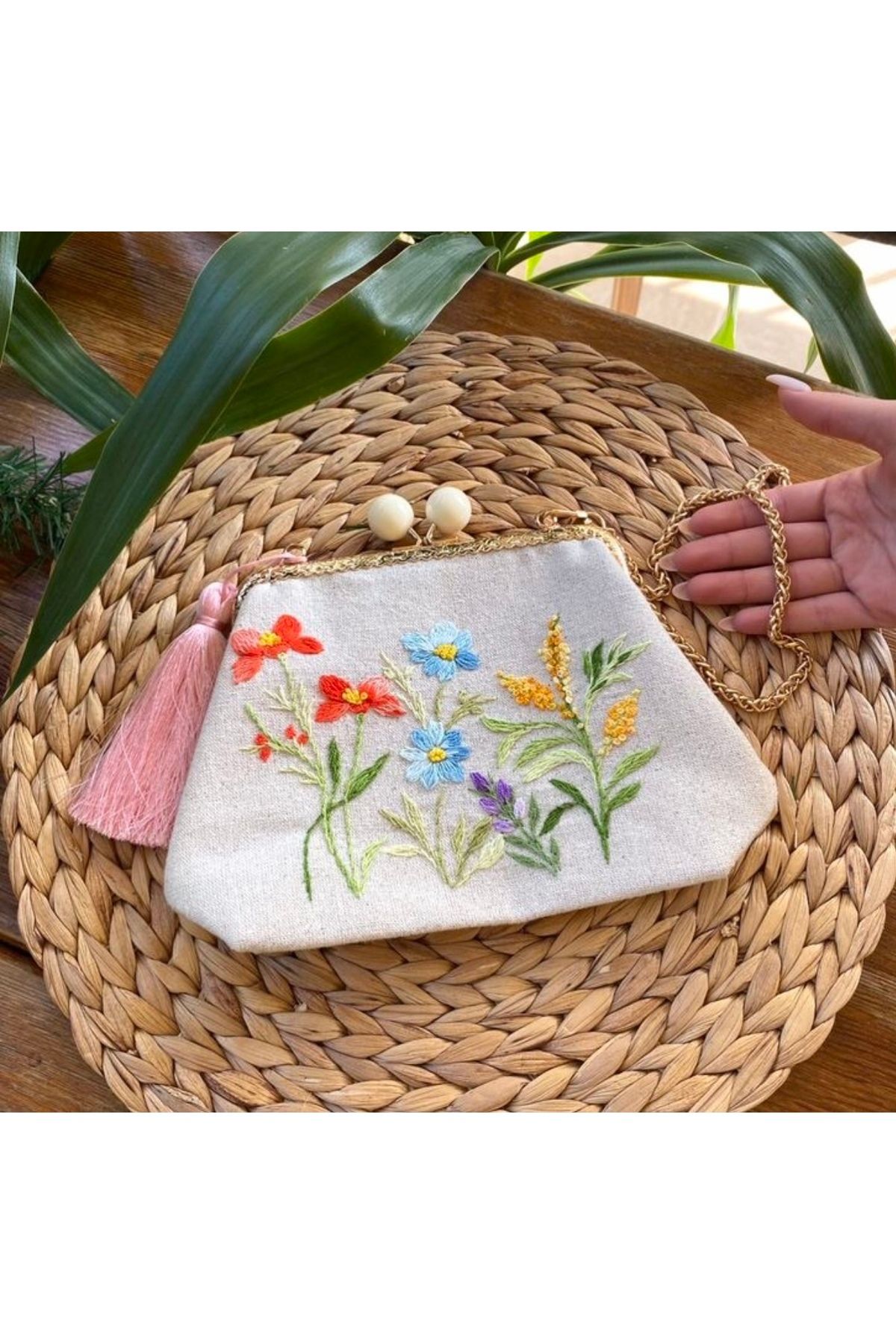 Home Krem Keten El Nakışlı Vintage Tarzı Çanta. Gold Elçik Detaylı. Nakış %100 El Emeği, 20x15 Ölçü