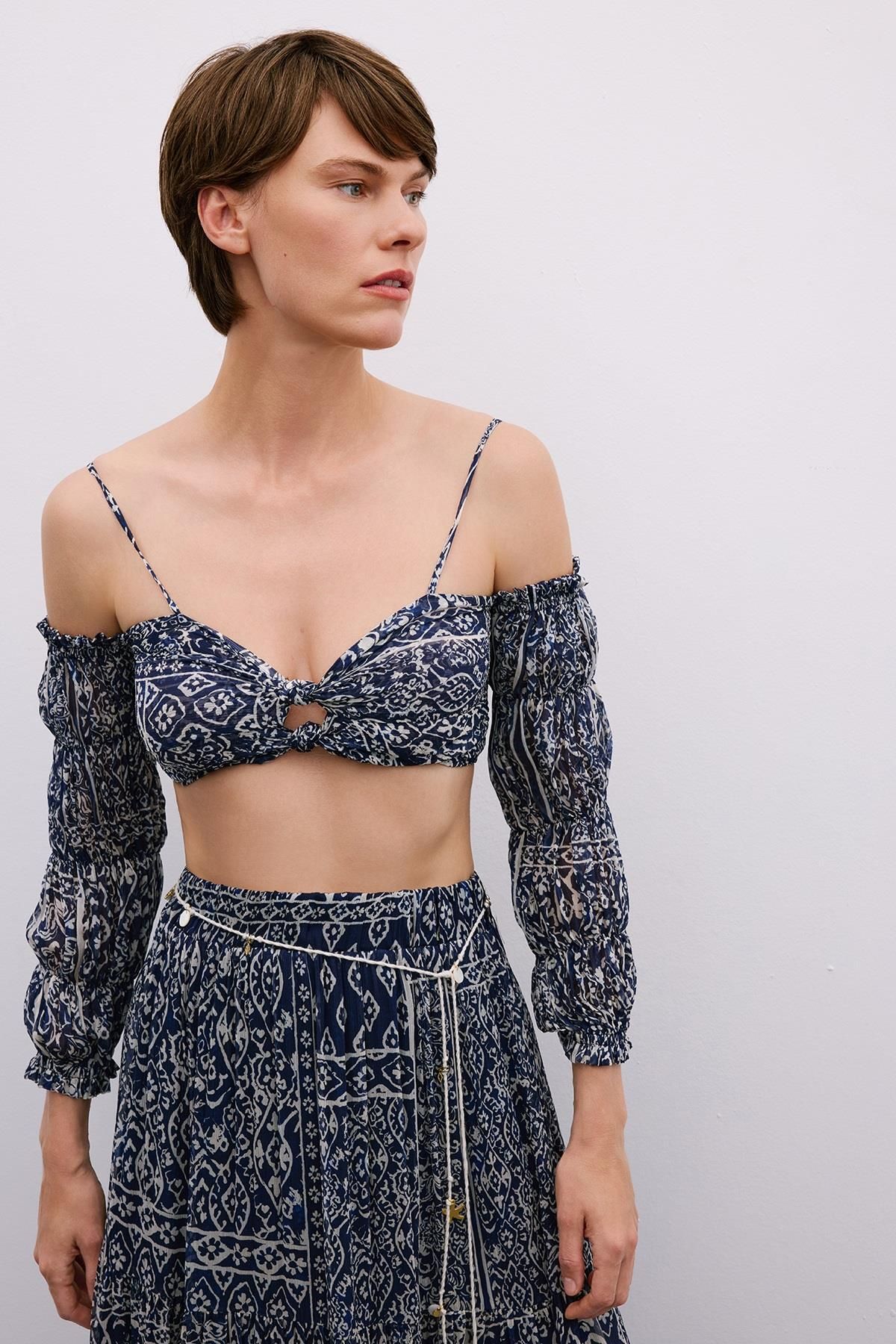 Rue Studio Düşük Kollu Lacivert Crop Büstiyer