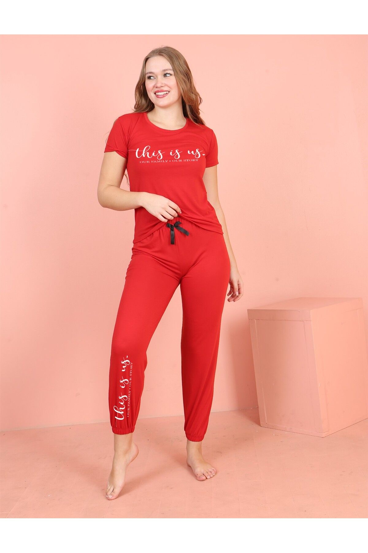 JENİKA Kadın Kısa Kollu Yazı Baskılı Paçası Lastikli Fiyonk Detaylı Spor Pijama Takım