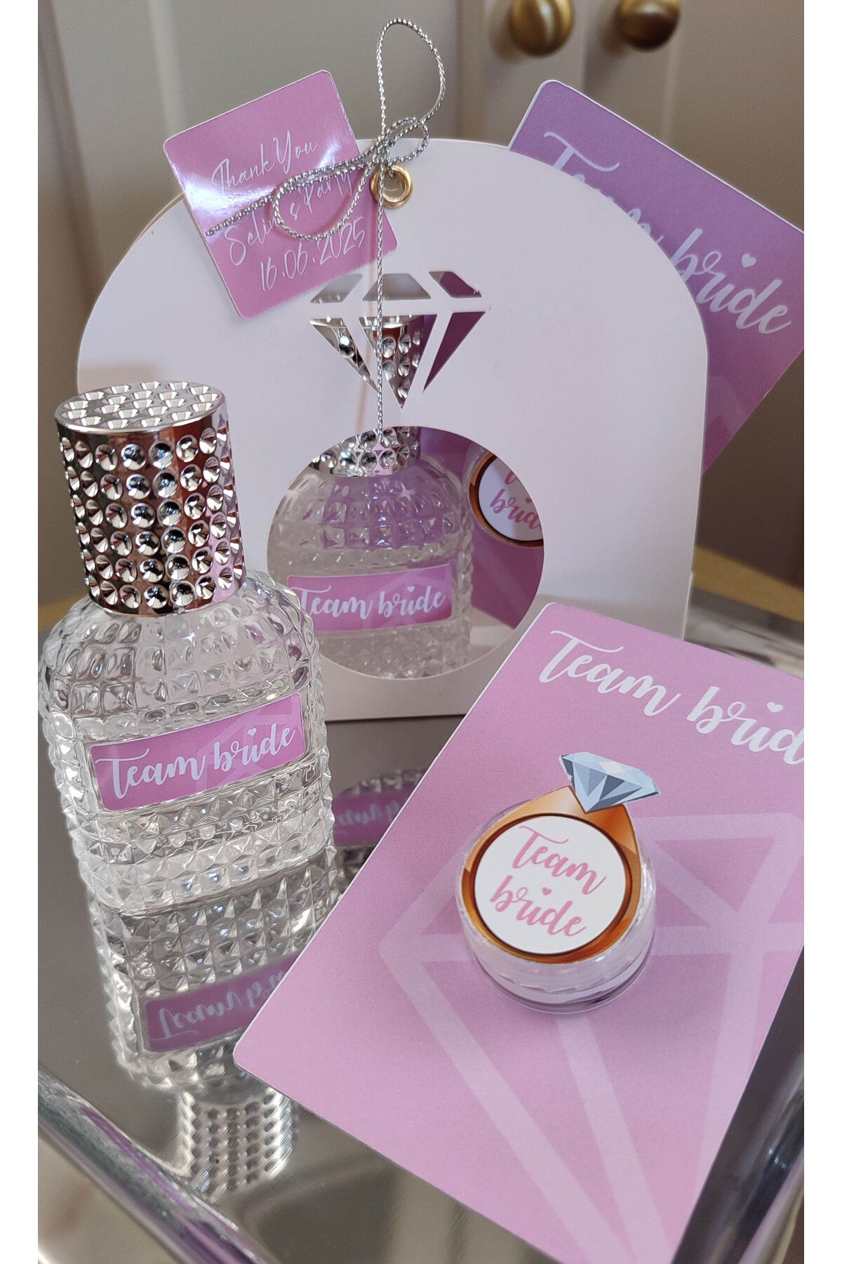 glaminkworld Team Bride Hediye Seti | Pudra Kolonyası & Özel Kutusunda Nemlendirici Krem | Sadece 25 Adet!