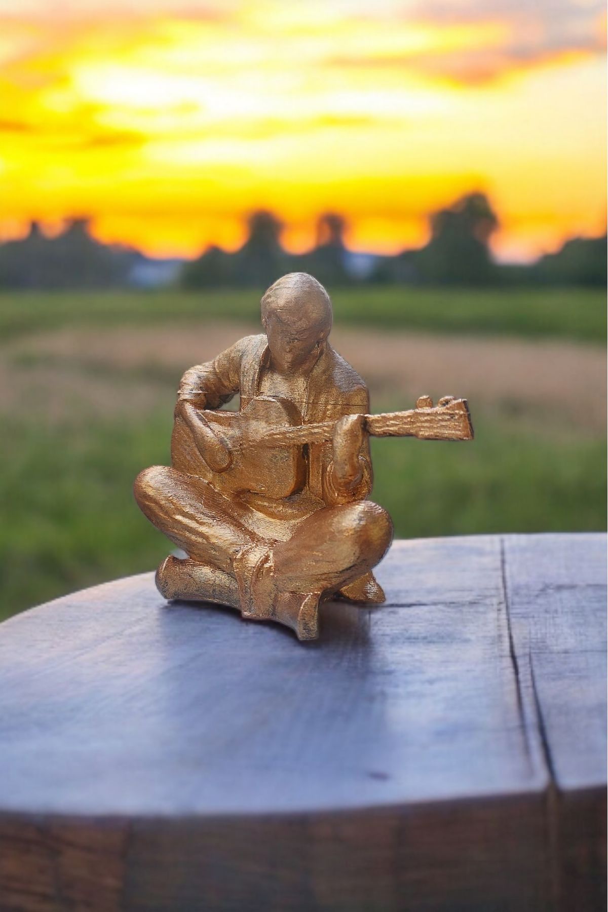 DENGE Müzik Köşesi Gitar Çalan Müzisyen Biblo - 8cm yükseklik