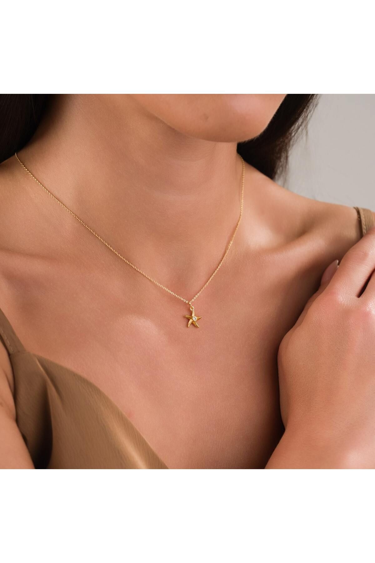 HOBİSY GIFT SHOP Denizyıldızı Figürlü Çelik Kolye – Gold Renk, Yazlık ve Zarif Tasarım